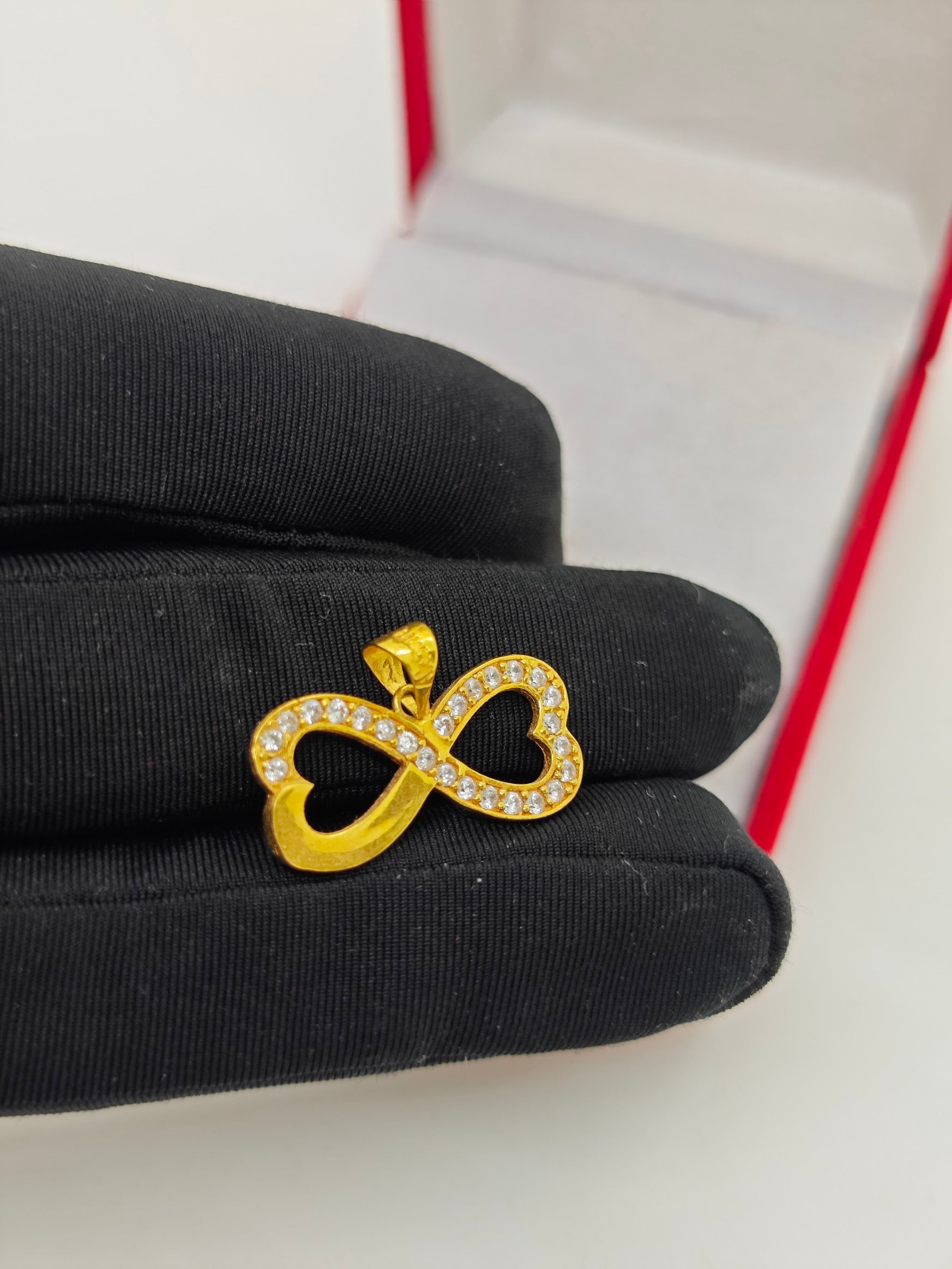 Kalp Detaylıı Taşlı Kolye Uçu