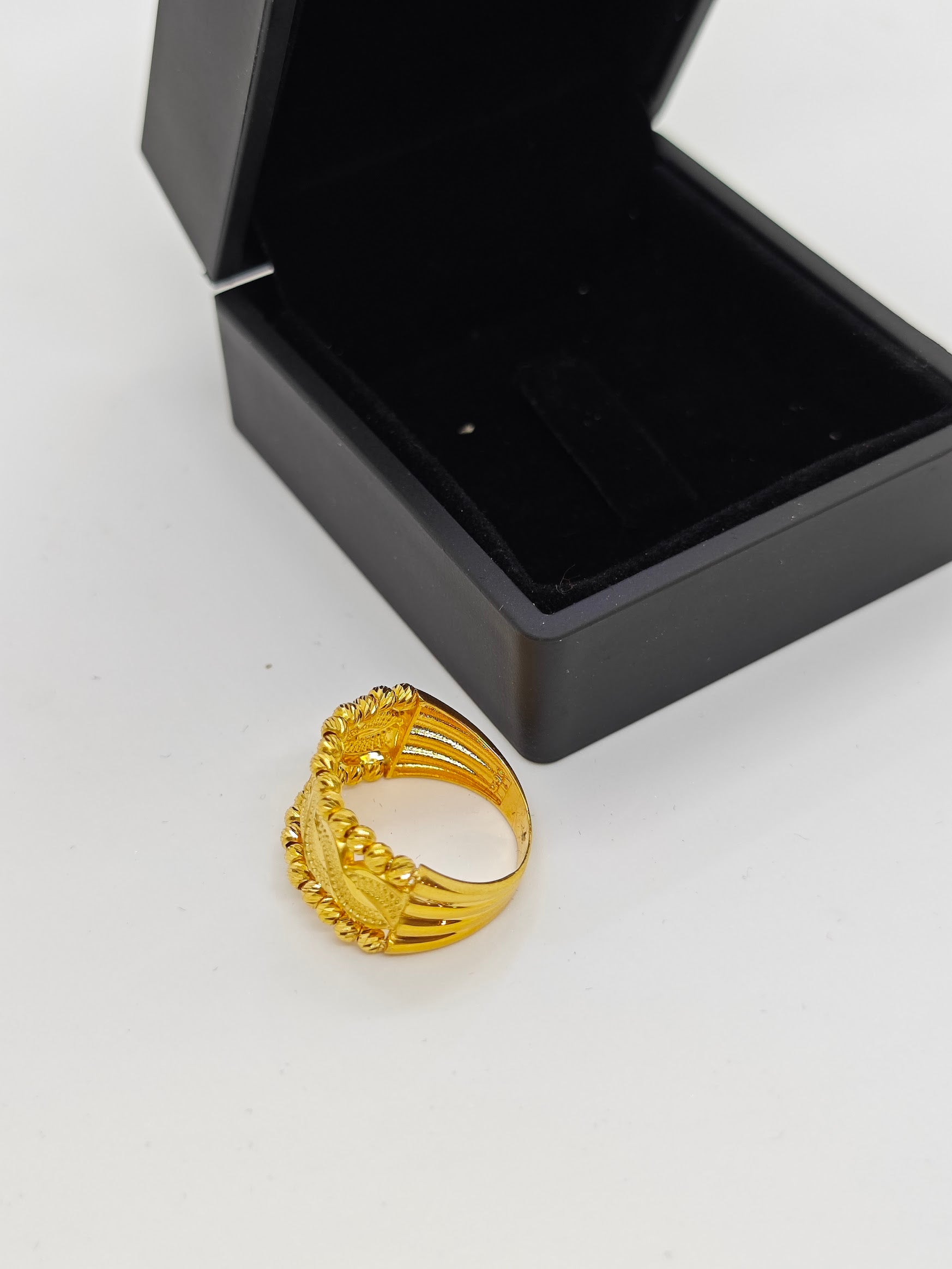 Dorikalı Lazerle İşlenmiş 22 Ayar Altın Yüzük