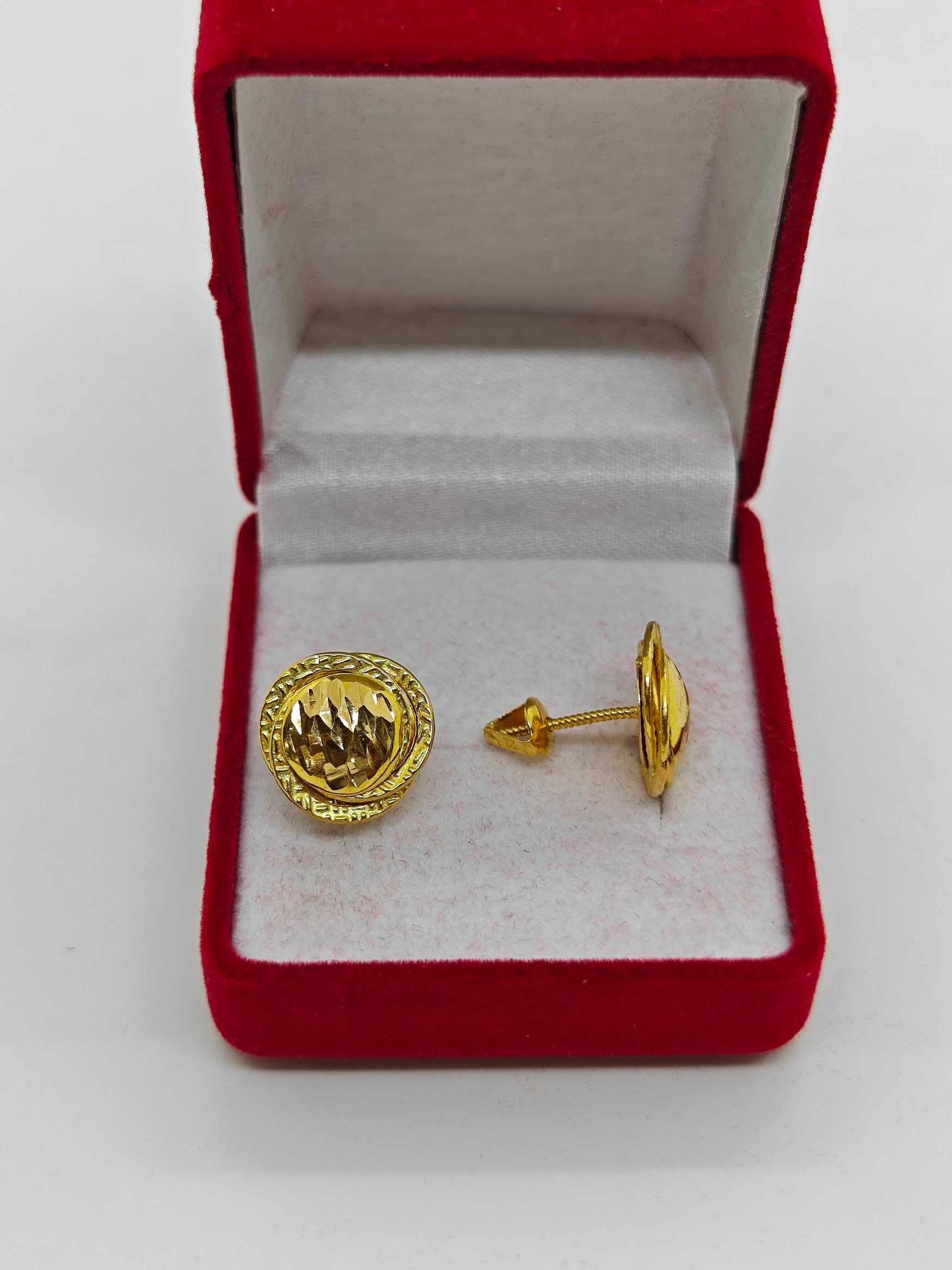 Yuvarlak Çizgili 22 Ayar Vidalı Küpe