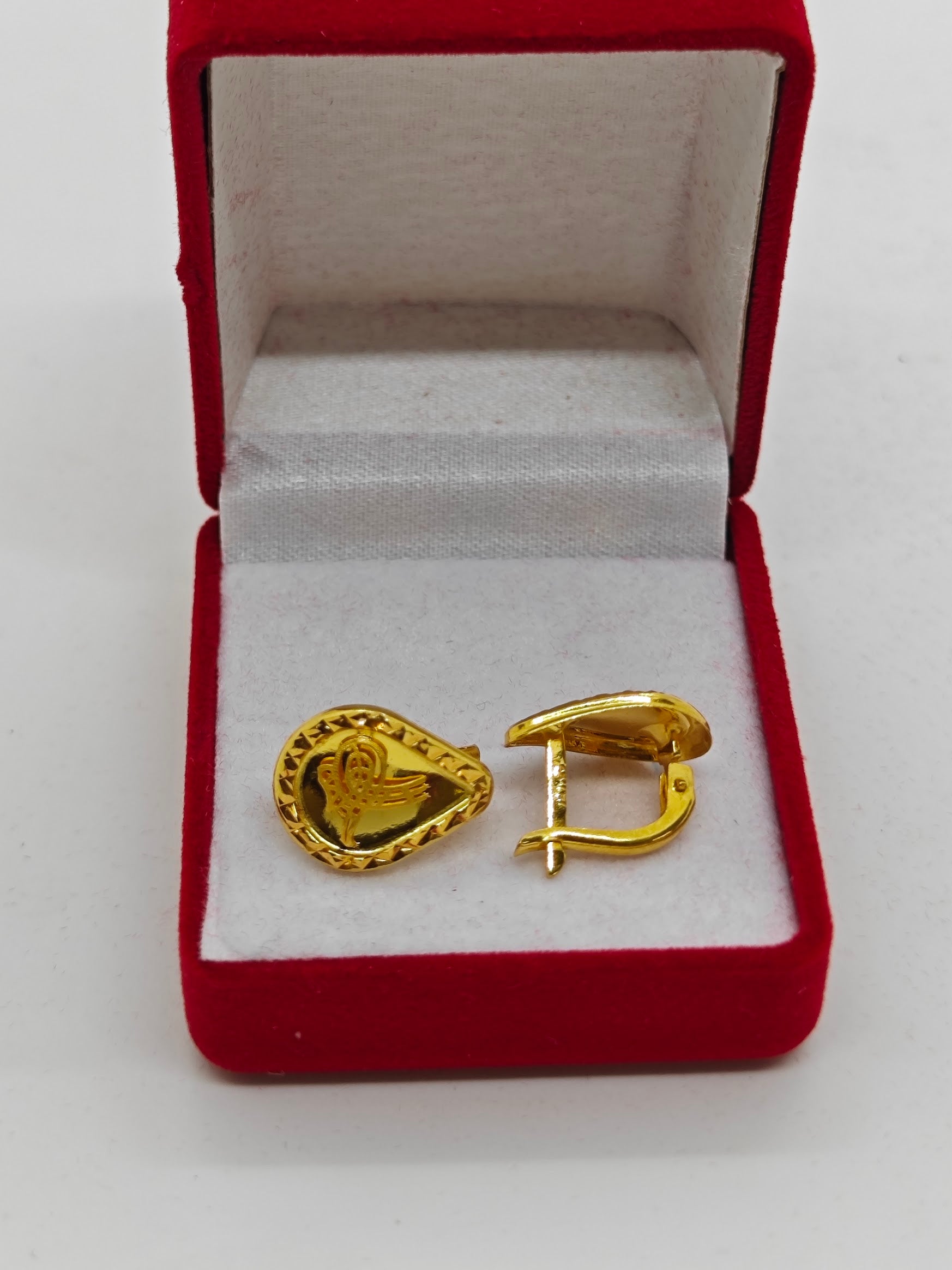 Lazer İşlemeli Tuğra Desenli 22 Ayar J Küpe