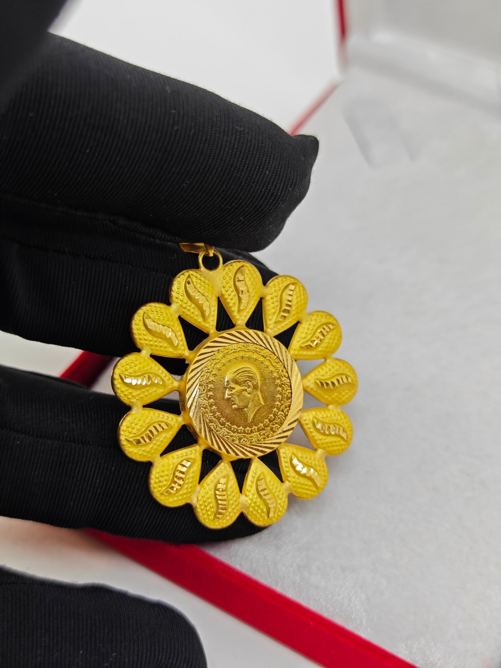 Ortası Çeyrek Altınlı Kolye Ucu