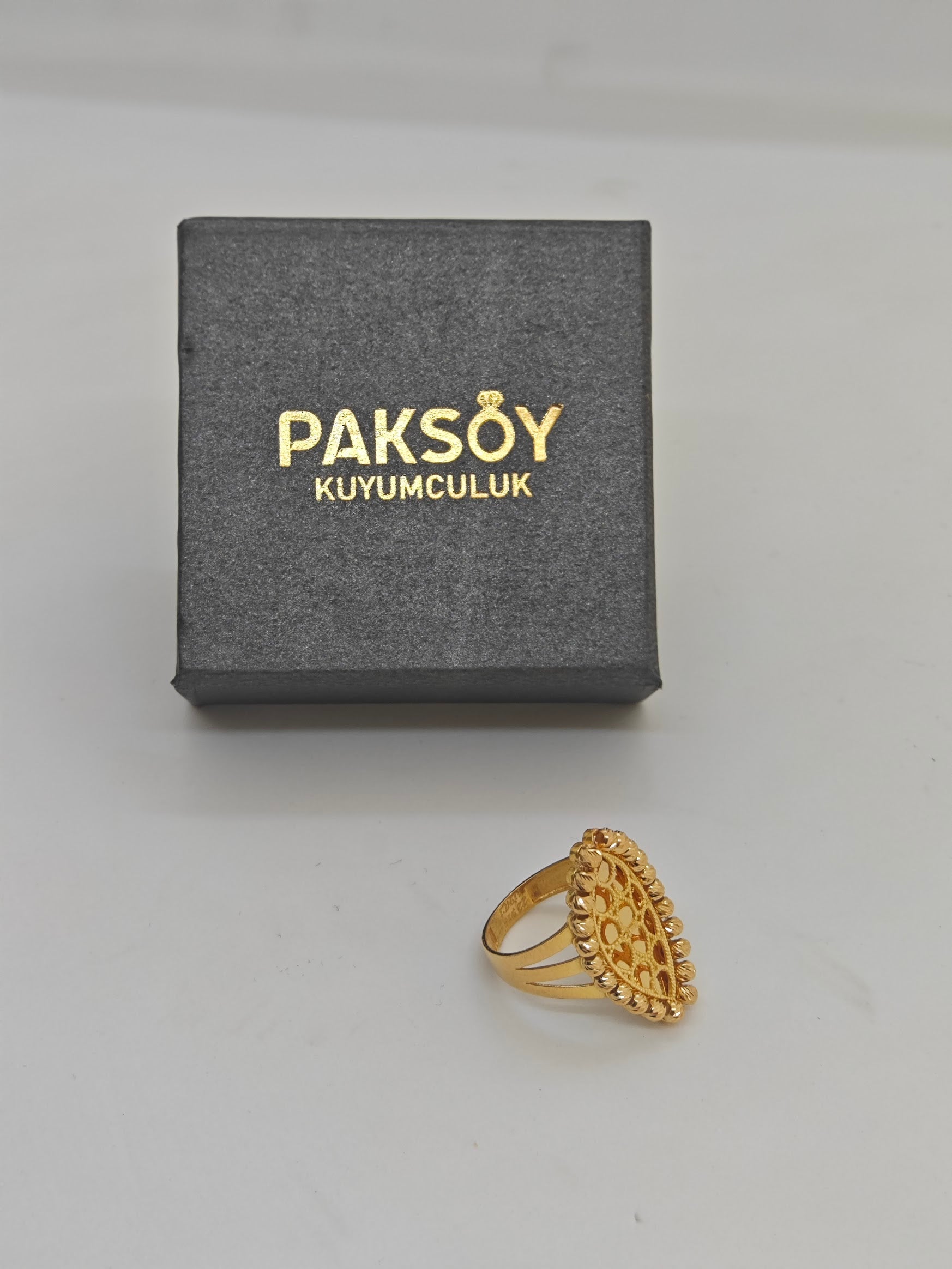 Oval Damlamalı Dorikalı Altın Yüzük