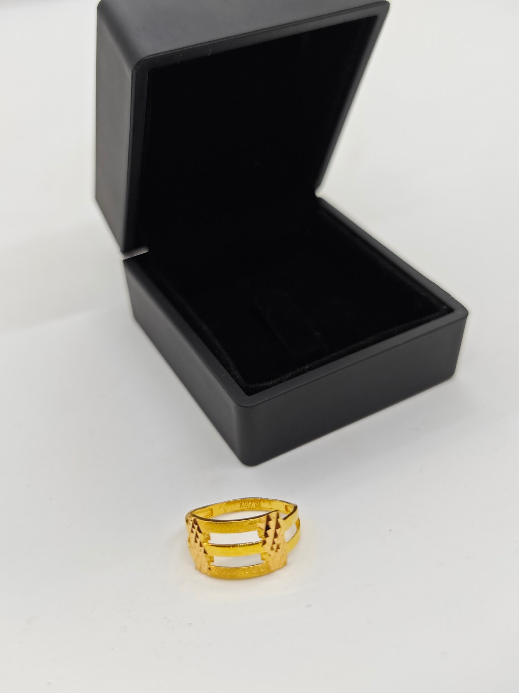 Kaburga Şeklinde Yaldızlı 22 Ayar Altın Yüzük