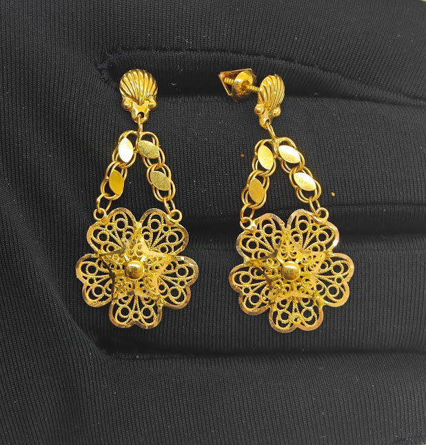 Çiçek Desenli 22 Ayar Altın Küpe K000357