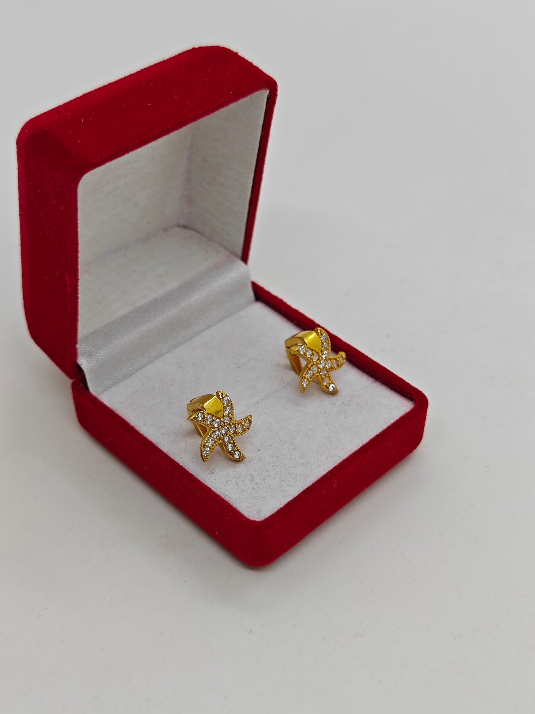 Deniz Yıldızı Şeklinde Taşlı J Küpe