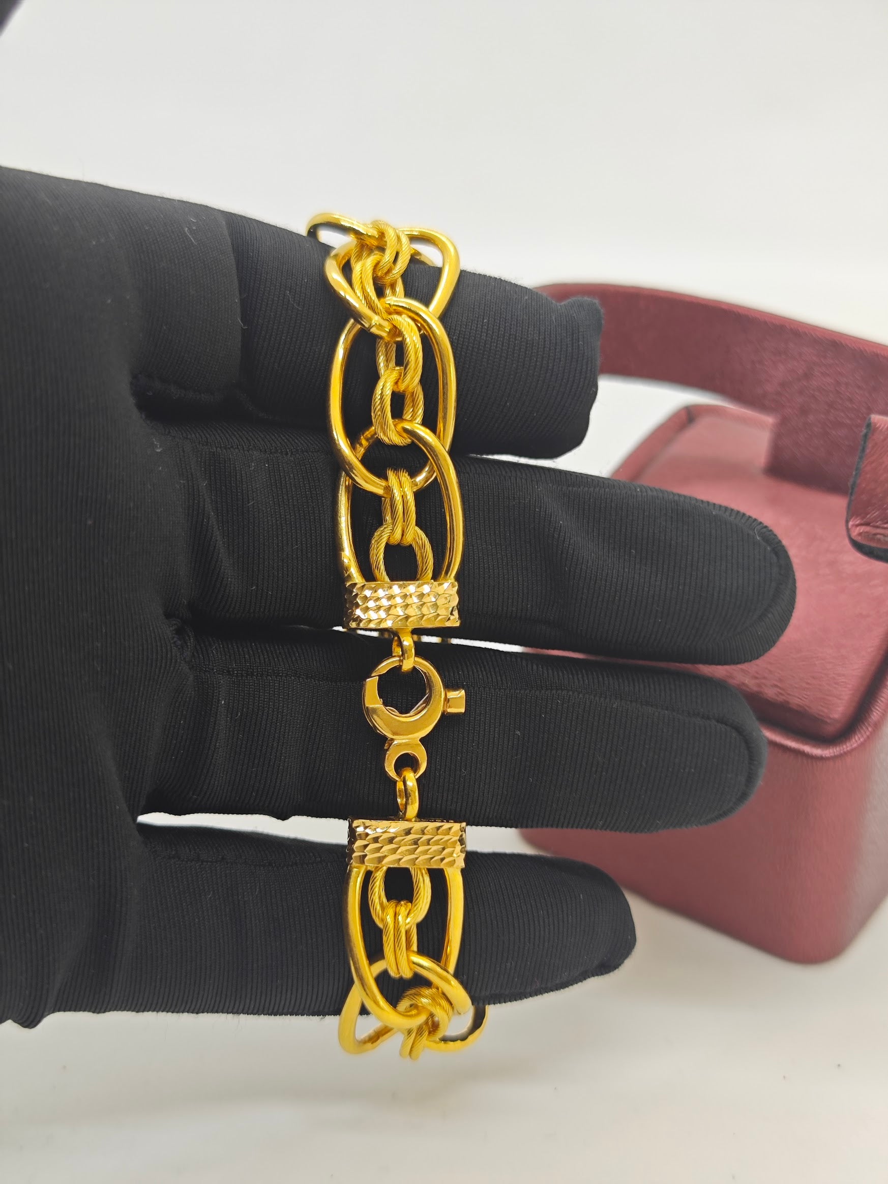 Zarif İşlemeli 22 Ayar Altın Bileklik