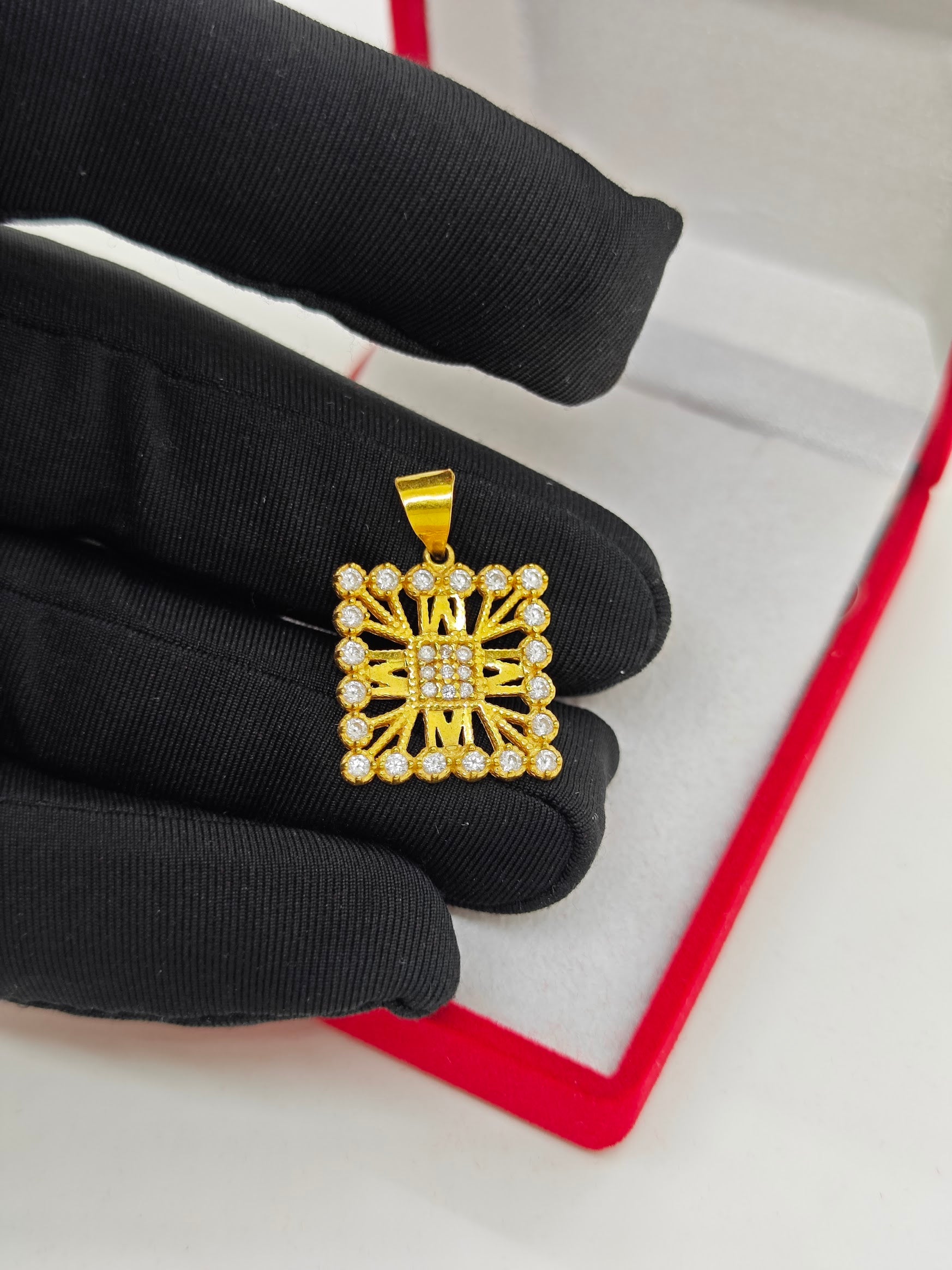 Zarif Ve Şık Taşlı 22 Ayar Altın Kolye Uçu