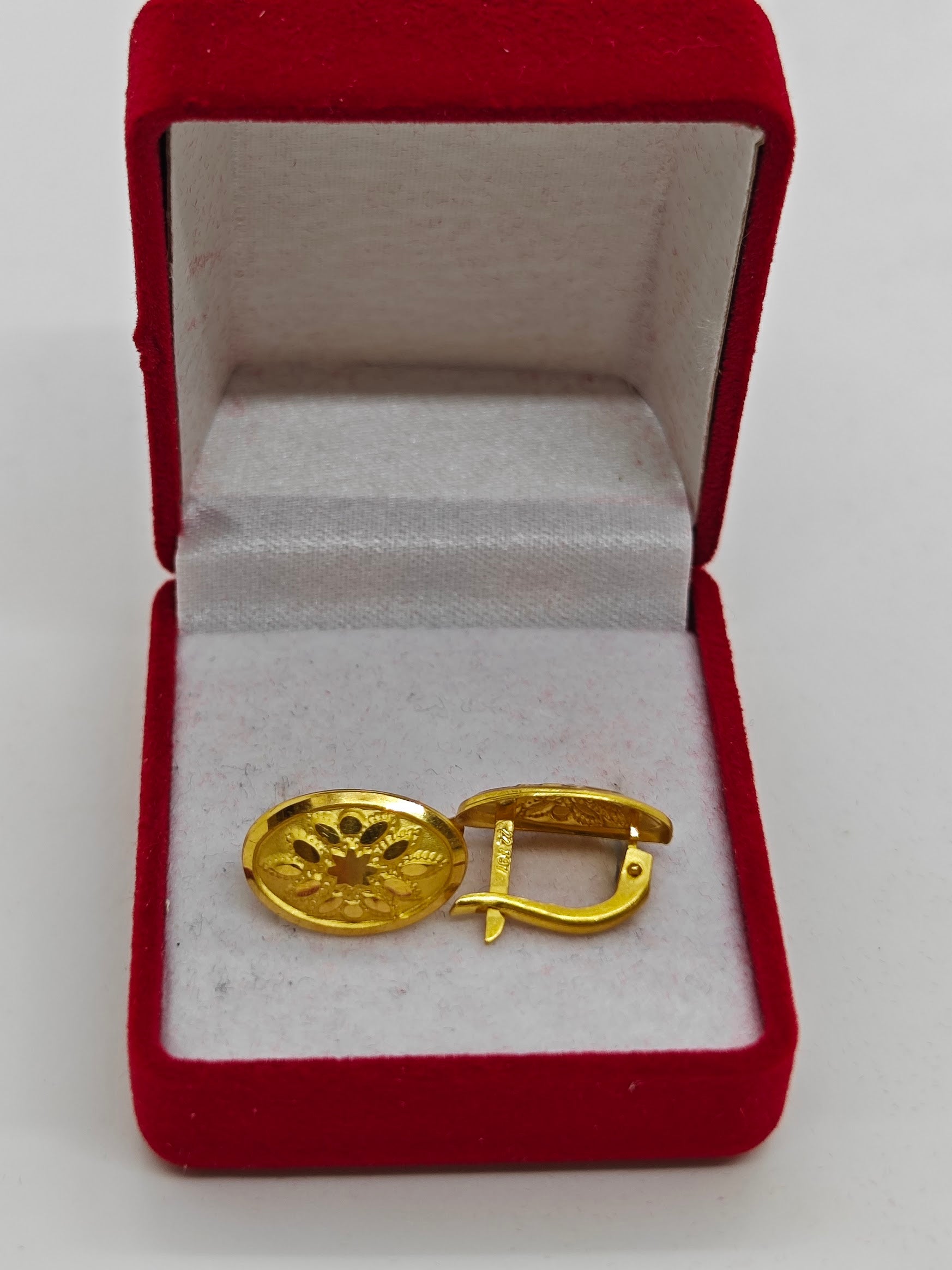 Çiçek İşlemeli 22 Ayar J Küpe