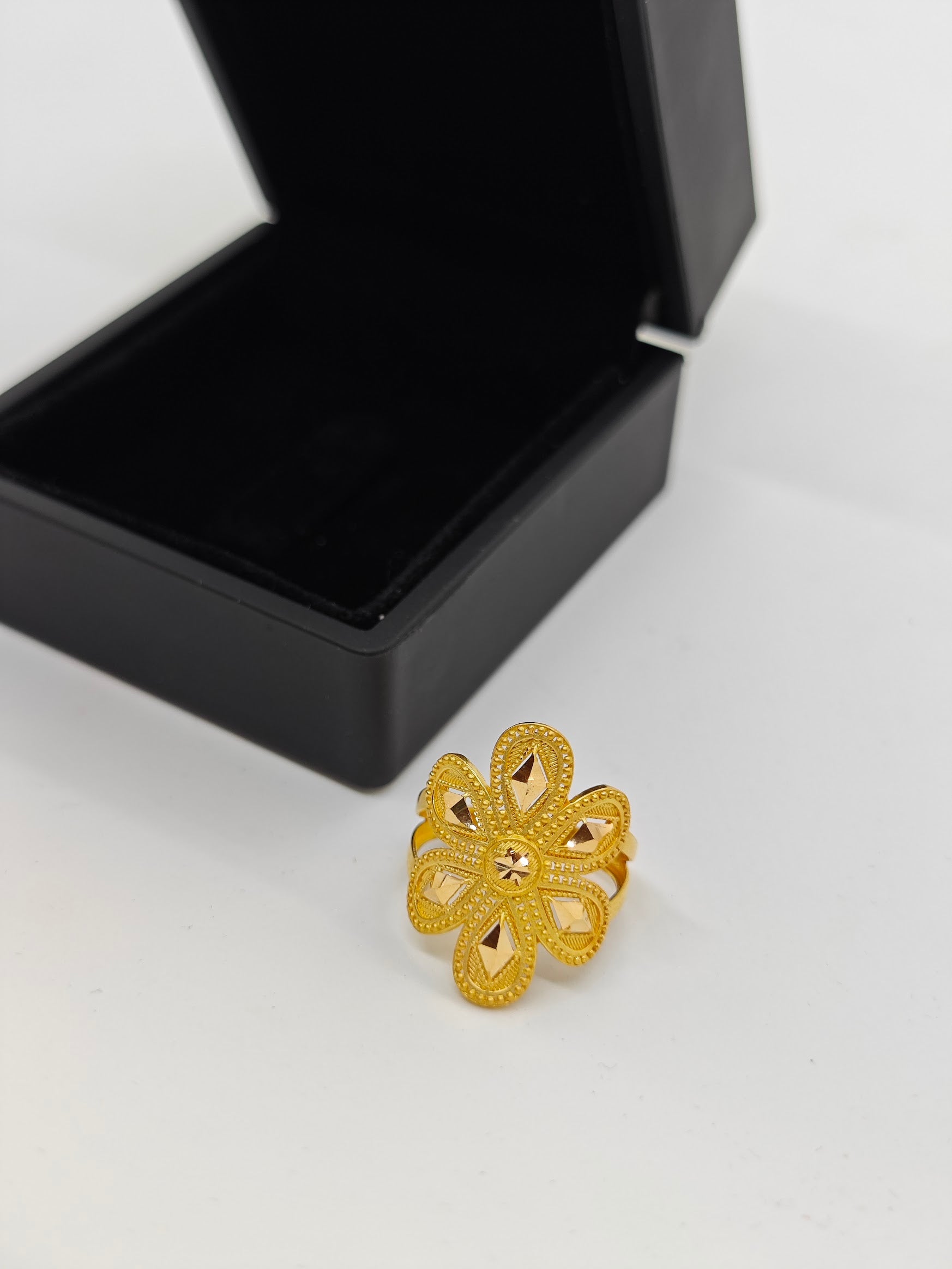 Papatya Şeklinde Başak Serisinden 22 Ayar Altın Yüzük