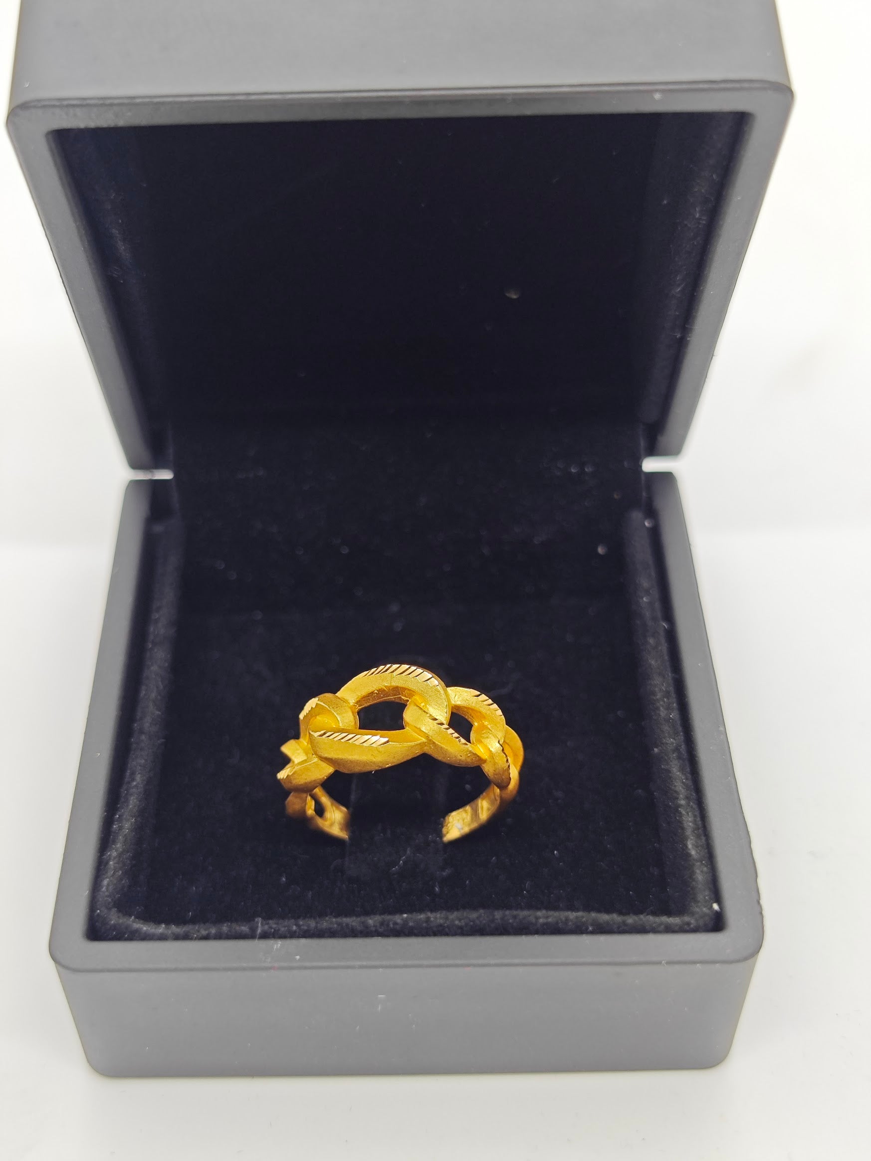 Zincir Şeklinde 22 Ayar Altın Yüzük