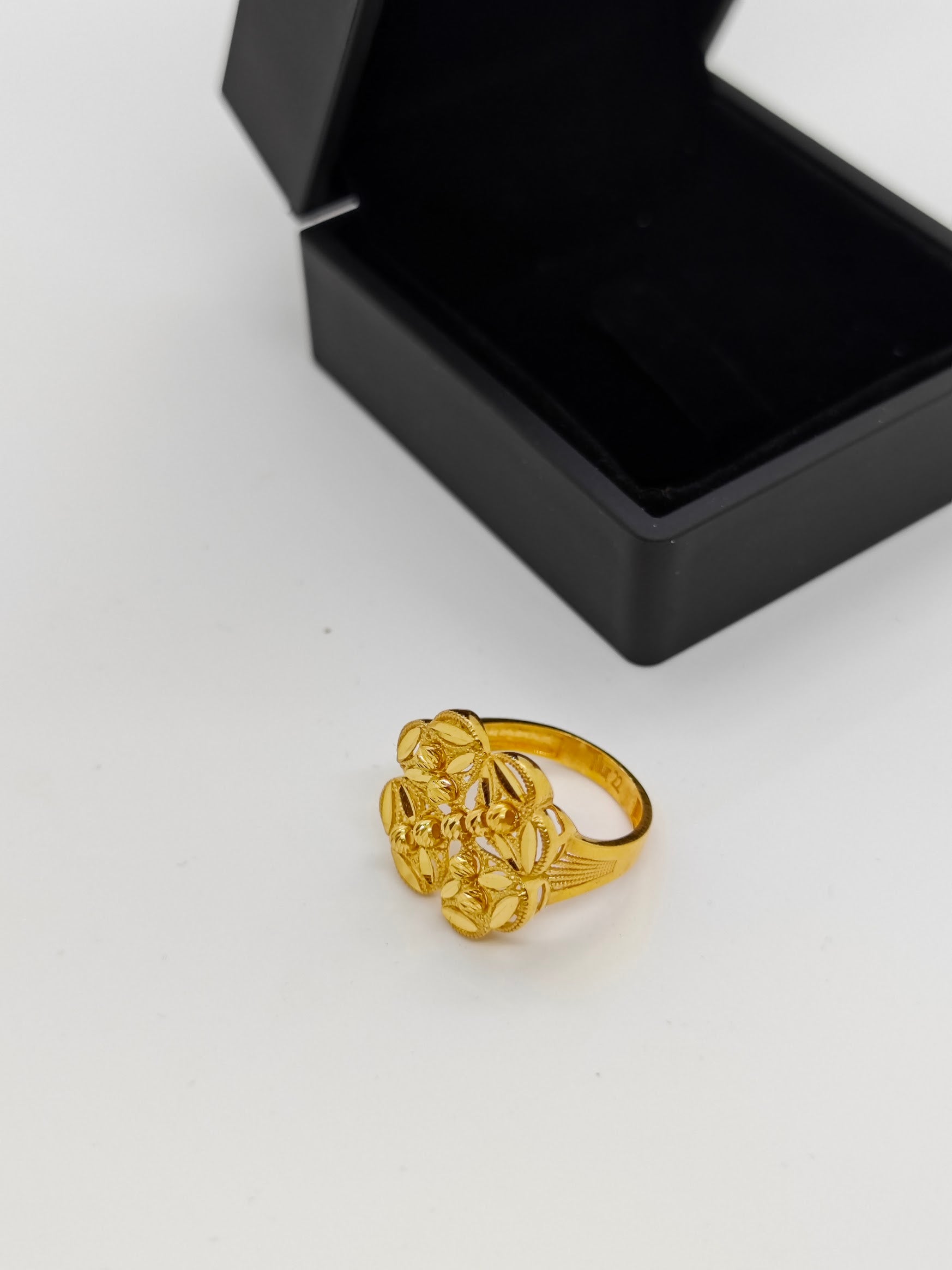 Yonca Desenli Dorikalı 22 Ayar Altın Yüzük