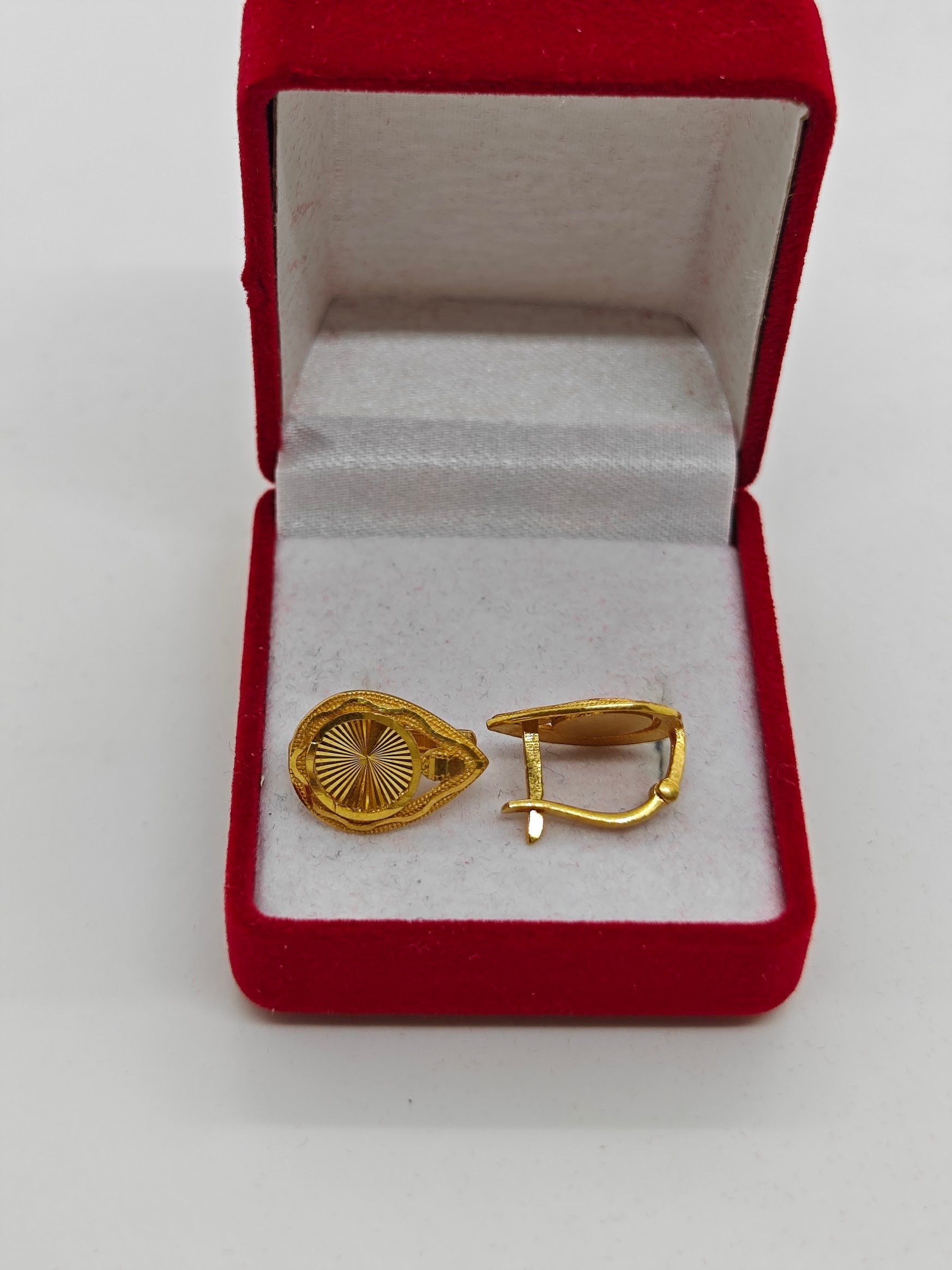 Damlama Şeklinde Yaldızlı 22 Ayar Küpe