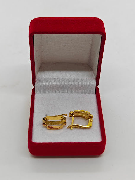 Kaburga Desenli 22 Ayar J Küpe