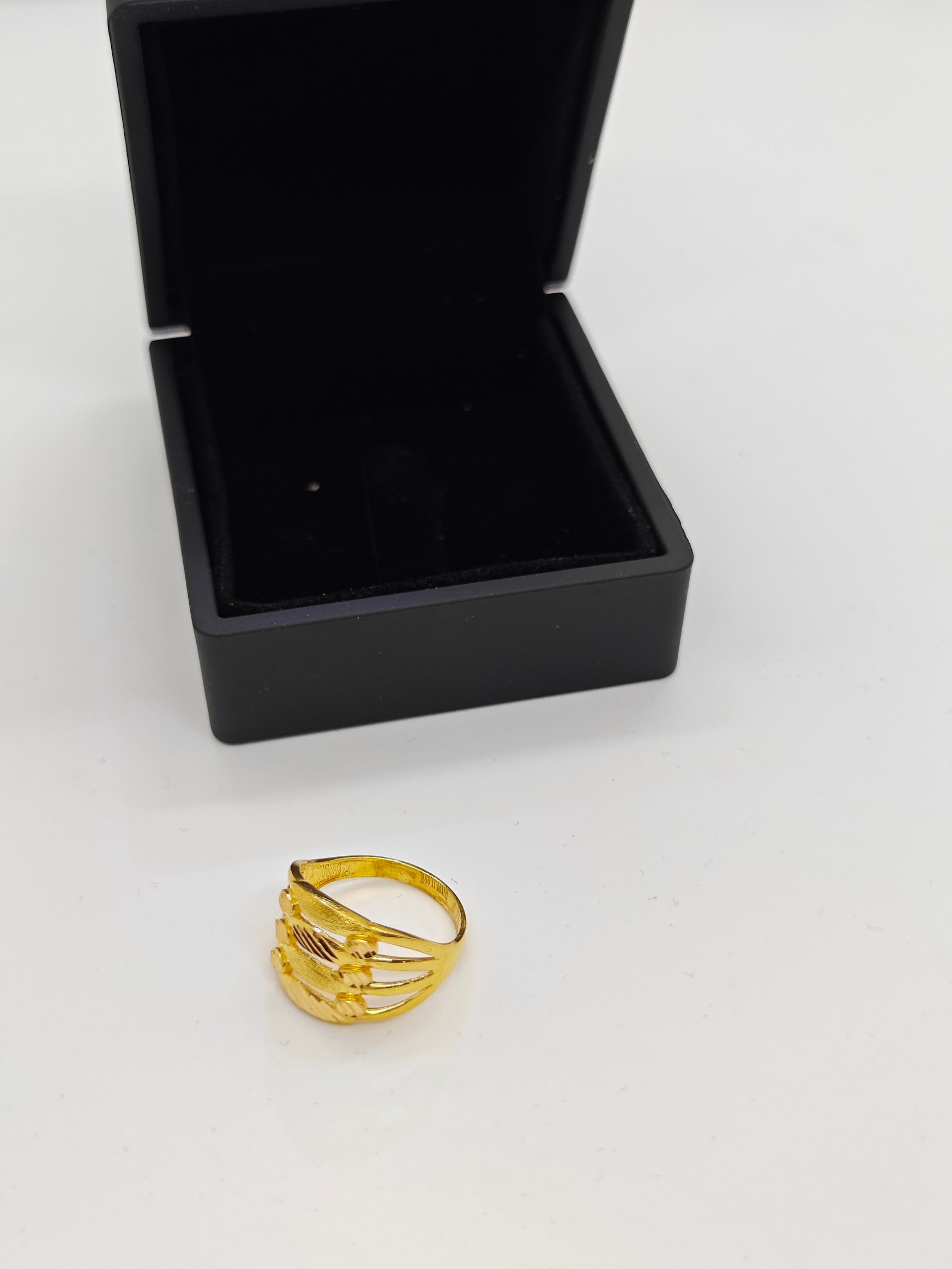 Kaburga Şeklinde 22 Ayar Altın Yüzük