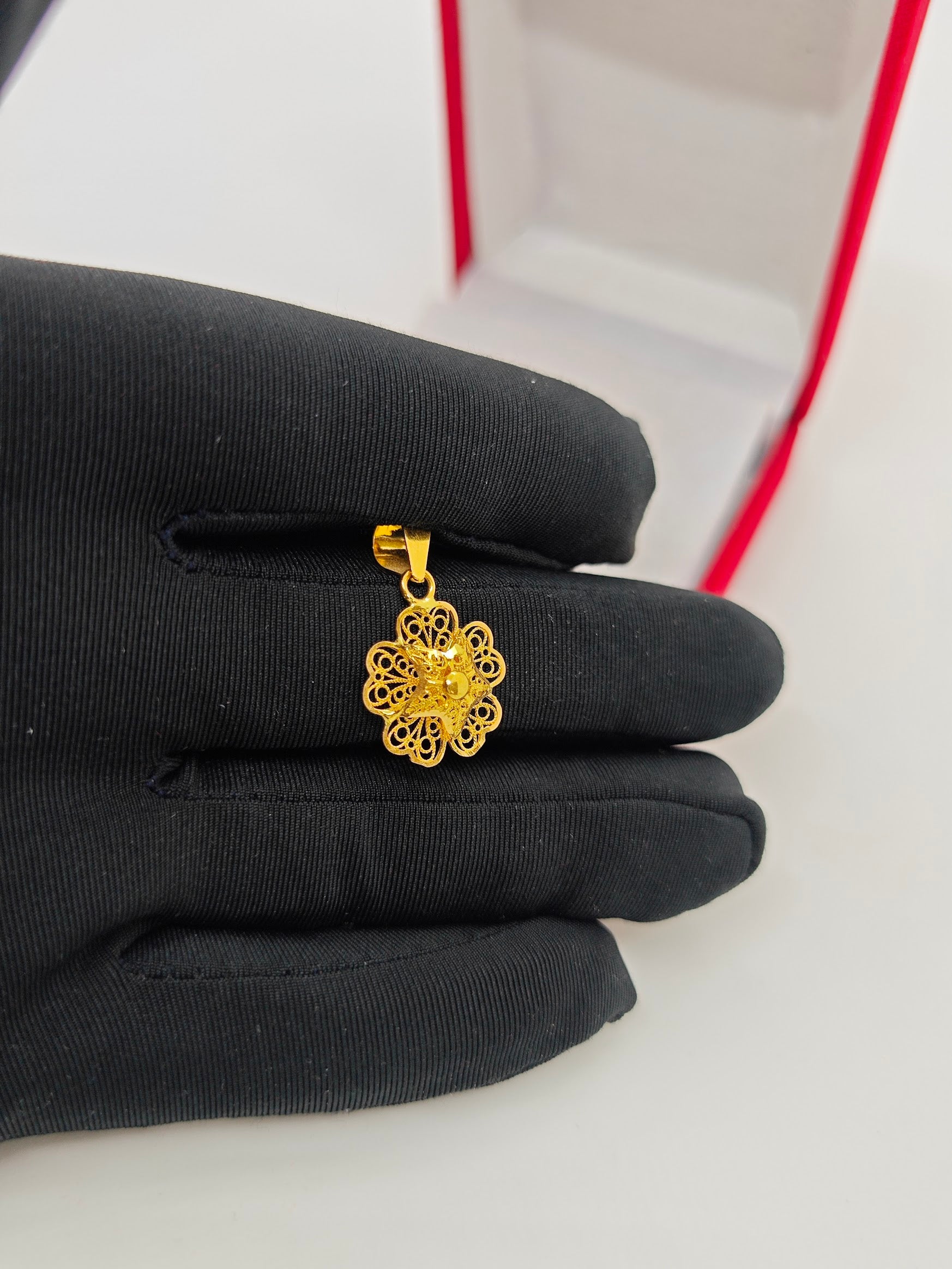 Çiçek Desenli 22 Ayar Altın Kolye Uçu