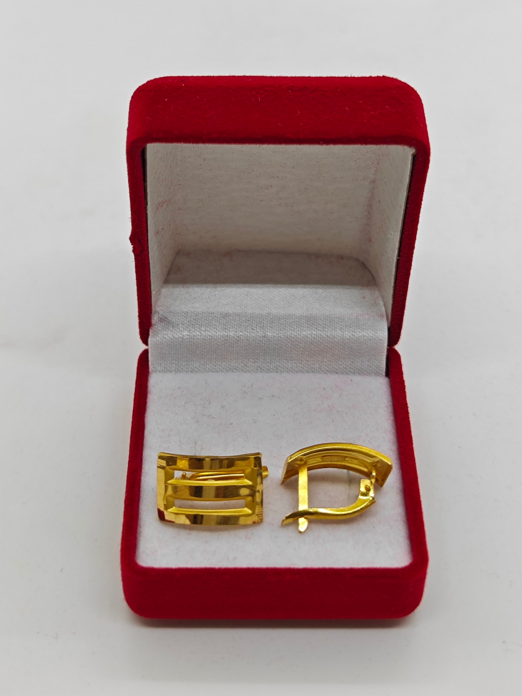 Kaburga Şeklinde 22 Ayar J Küpe