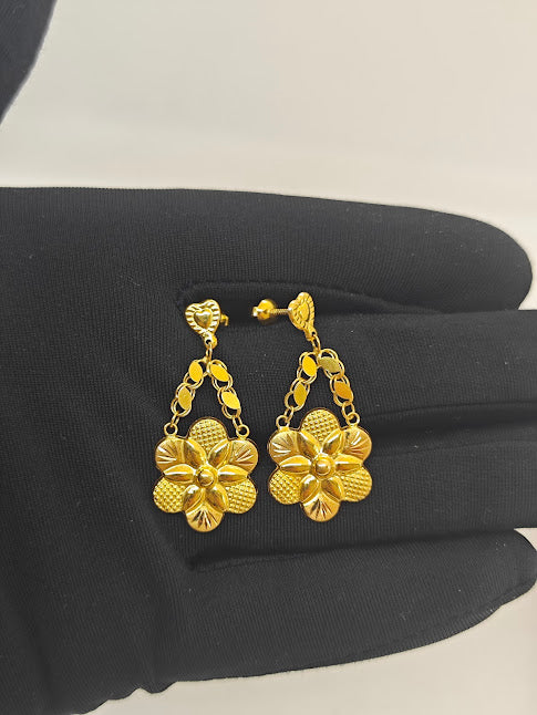 Çiçek Desenli 22 Ayar Altın Küpe K000355