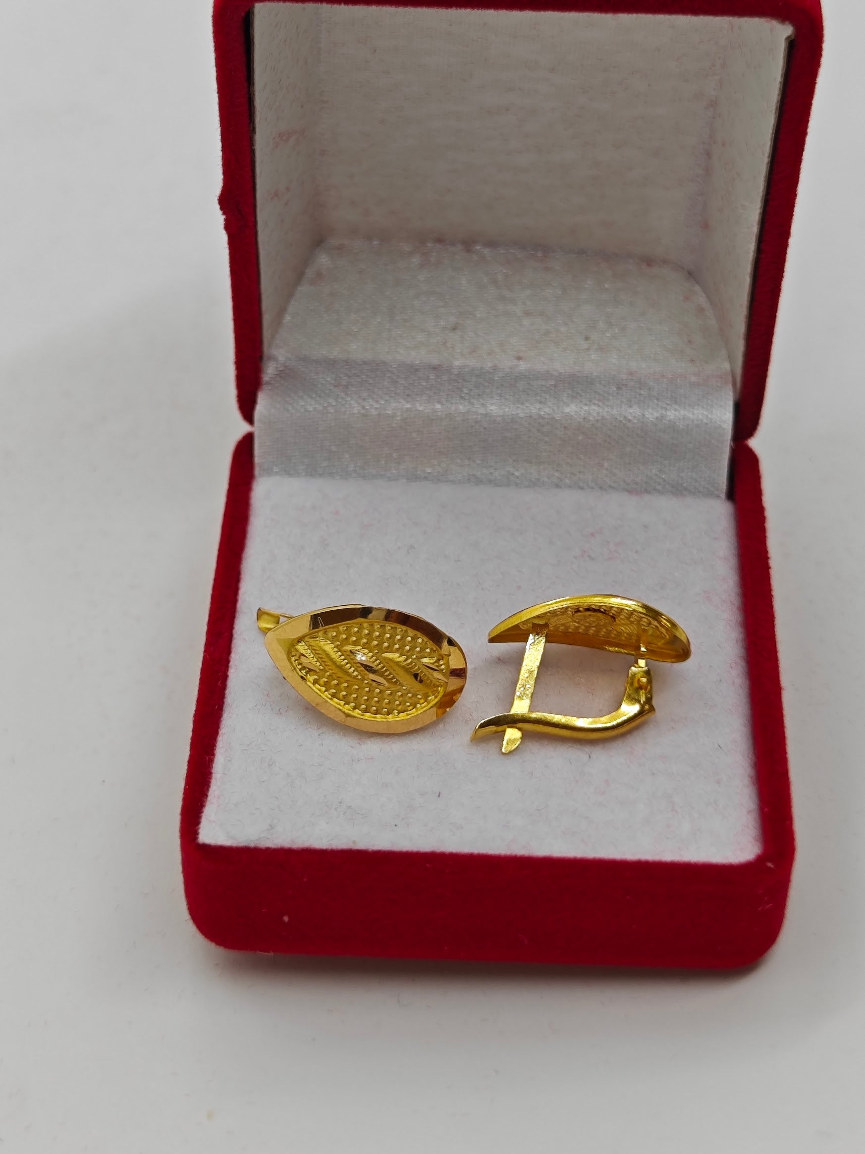 Damla Şeklinde Lazer İşlemeli J Küpe