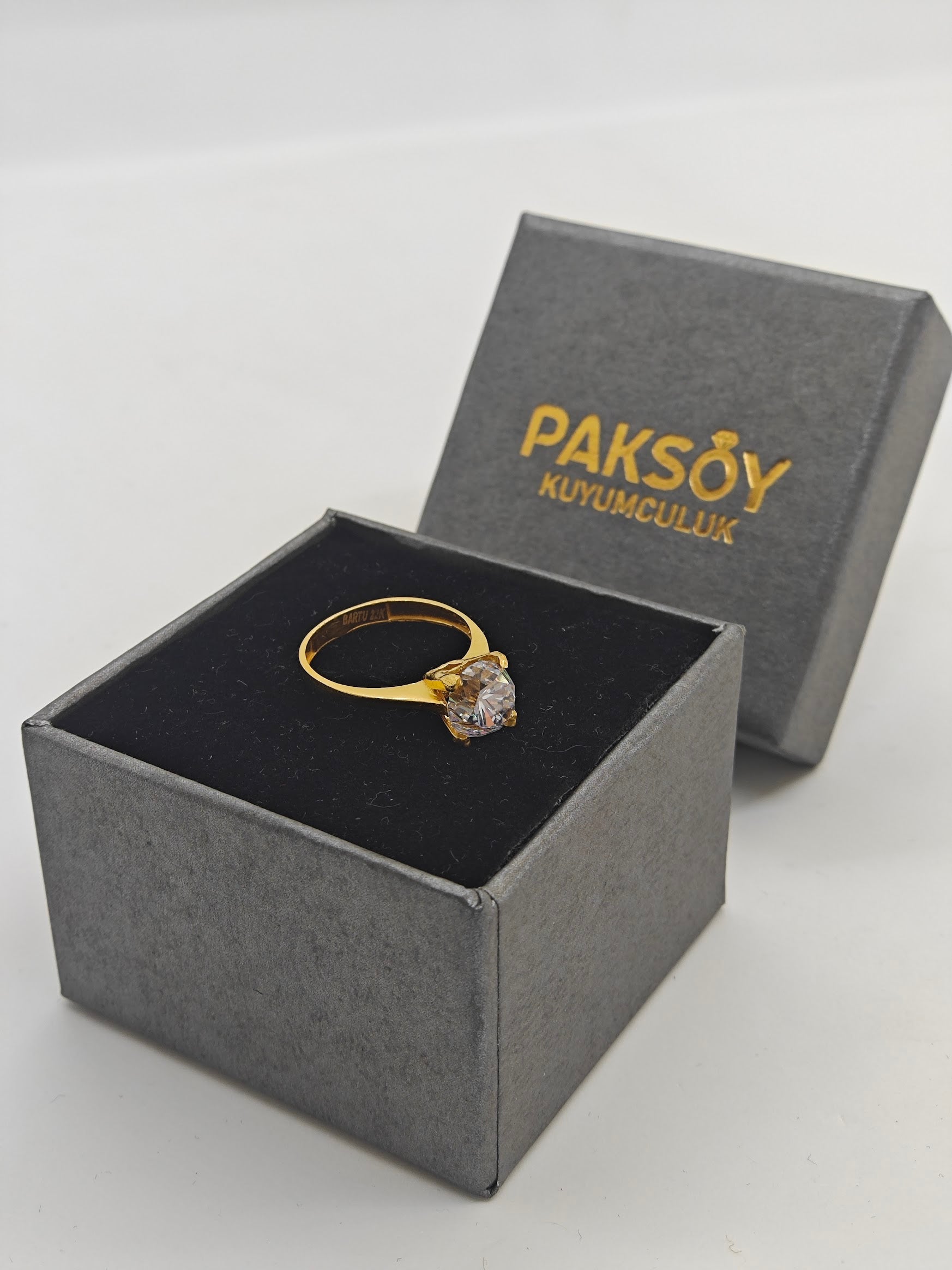 Zarif Detaylı Tek Taş Altın Yüzük