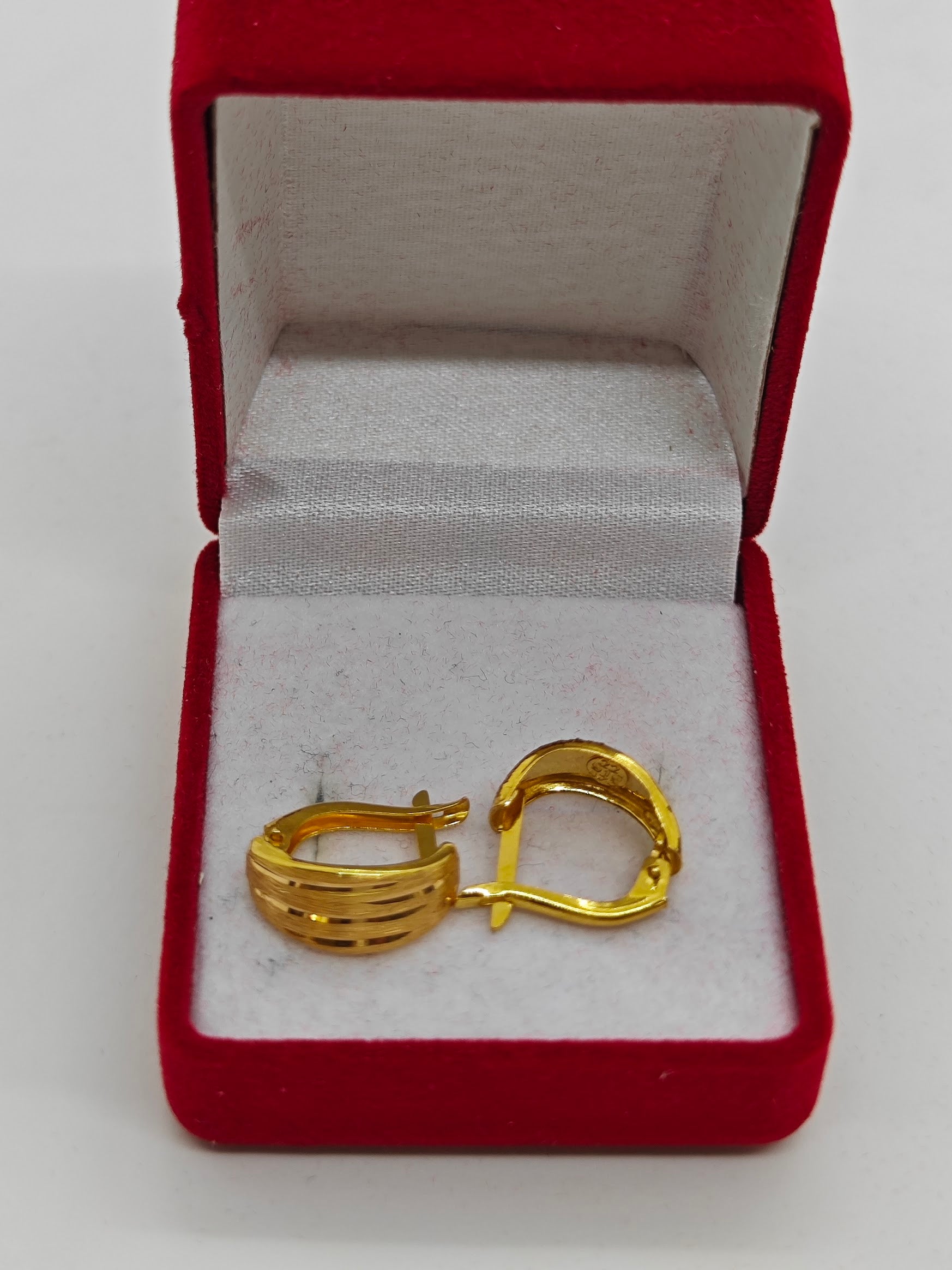 Cizgili Desenli J 22 Ayar Küpe