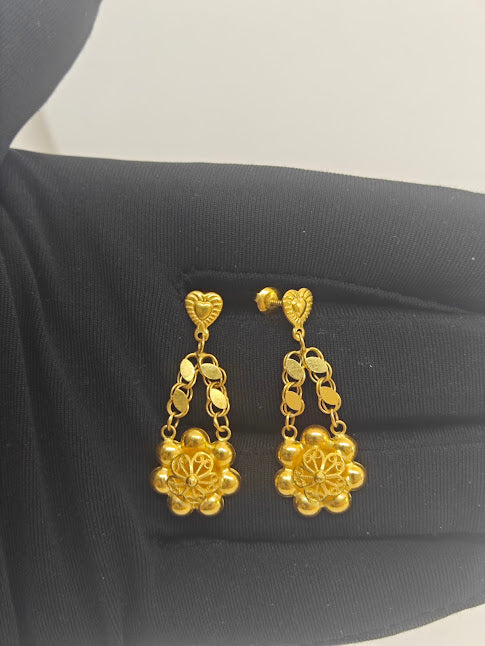 Çiçek Desenli 22 Ayar Altın Küpe K000340