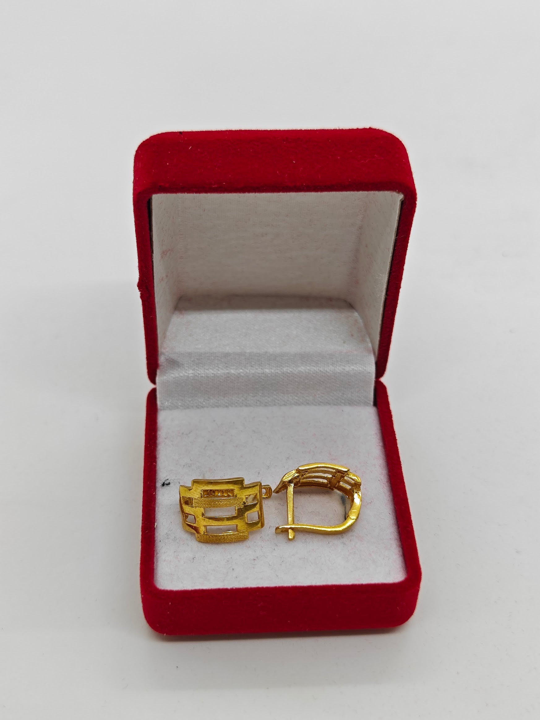 4 Sıra Kaburga Desenli 22 Ayar Altın Küpe