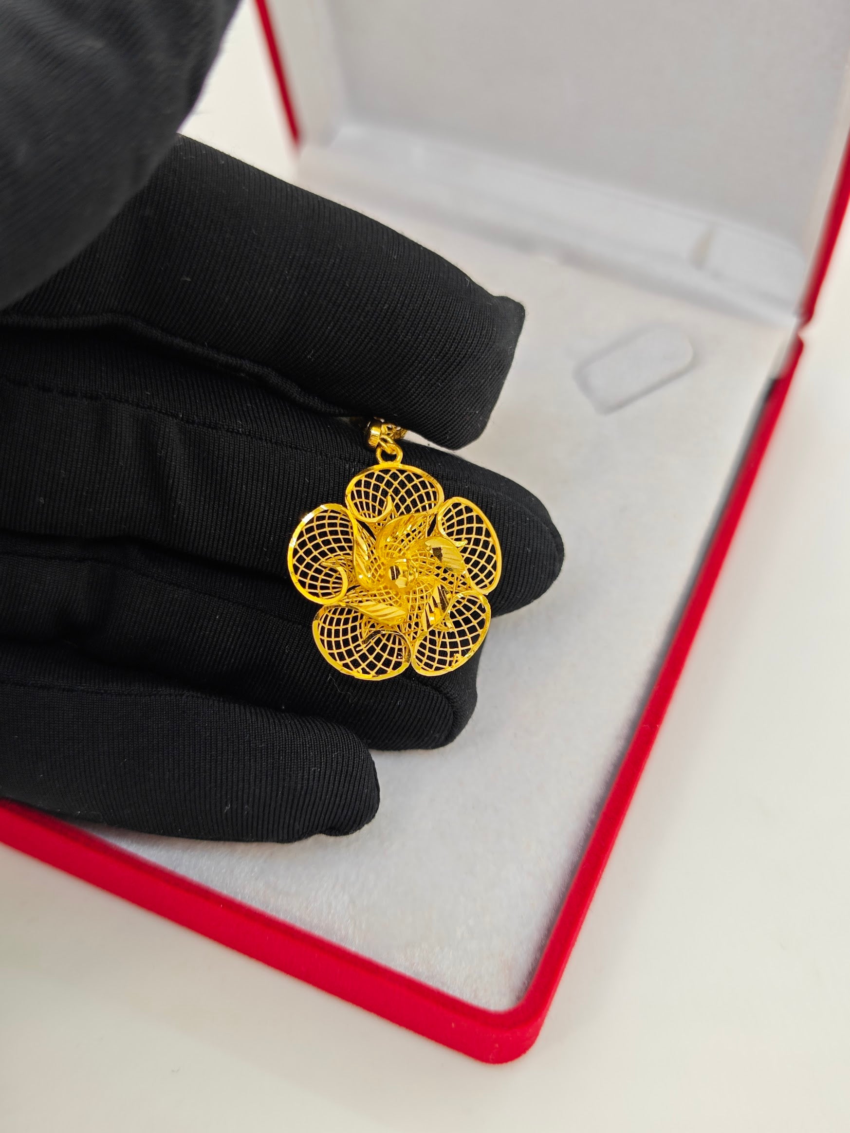 Lale Desenli Zarif Görünümlü 22 Ayar Kolye Ucu 4.70 Gr