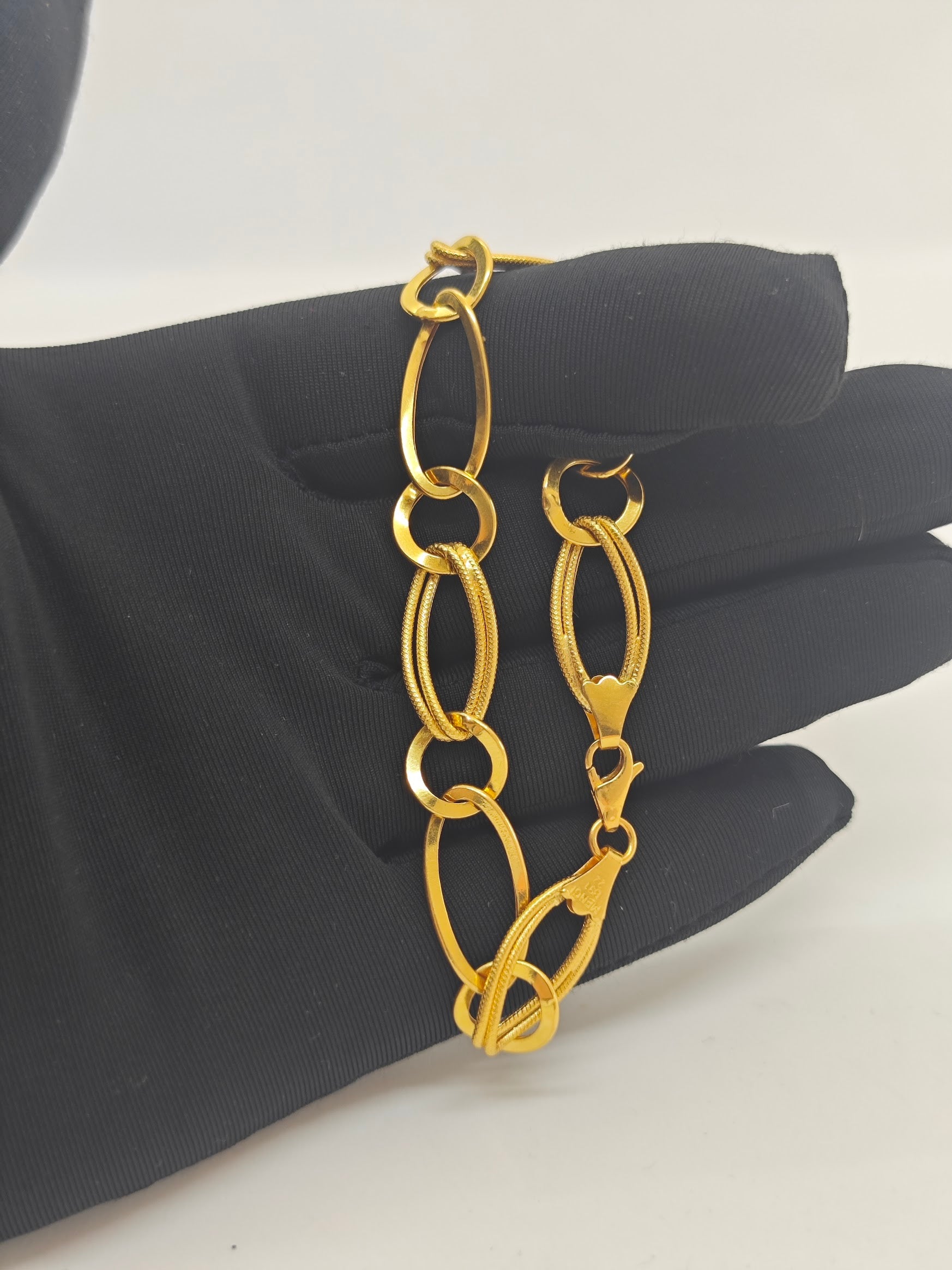 Zarif Ve Şık 22 Ayar Altın Bilezik