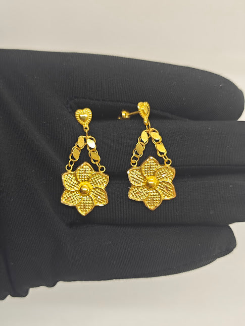 Çiçek Desenli 22 Ayar Altın Küpe K000350