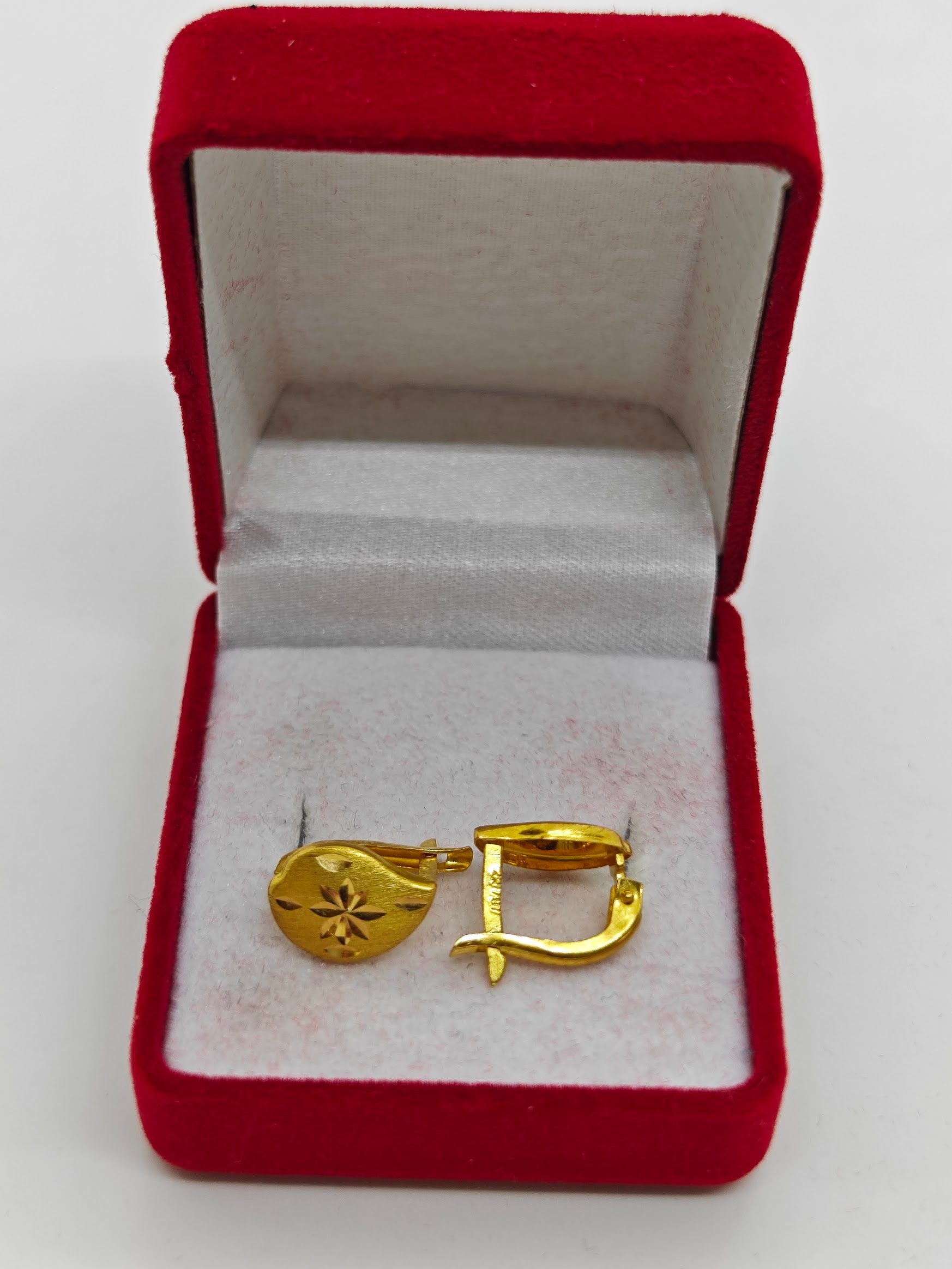 Damlama Şeklinde Kar Tanesi İşlemeli 22 Ayar J Küpe