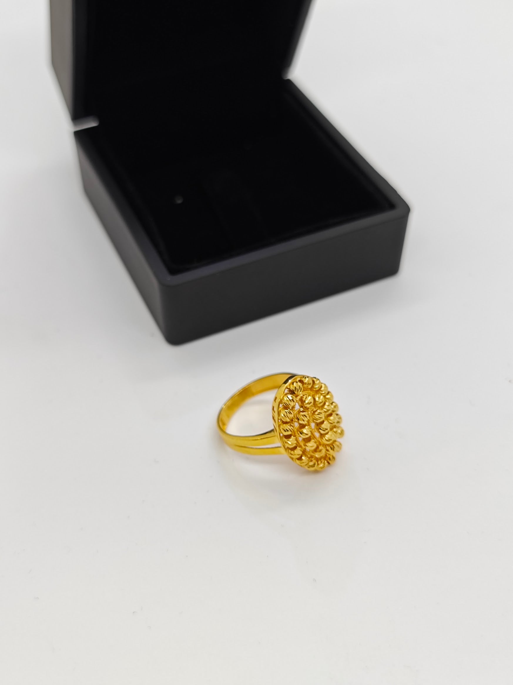 Dorika Topları İle Süslenmiş 22 Ayar Altın Yüzük