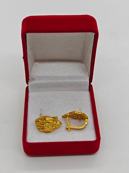 Lazer İşlemeli Yıldız Desenli j Küpe