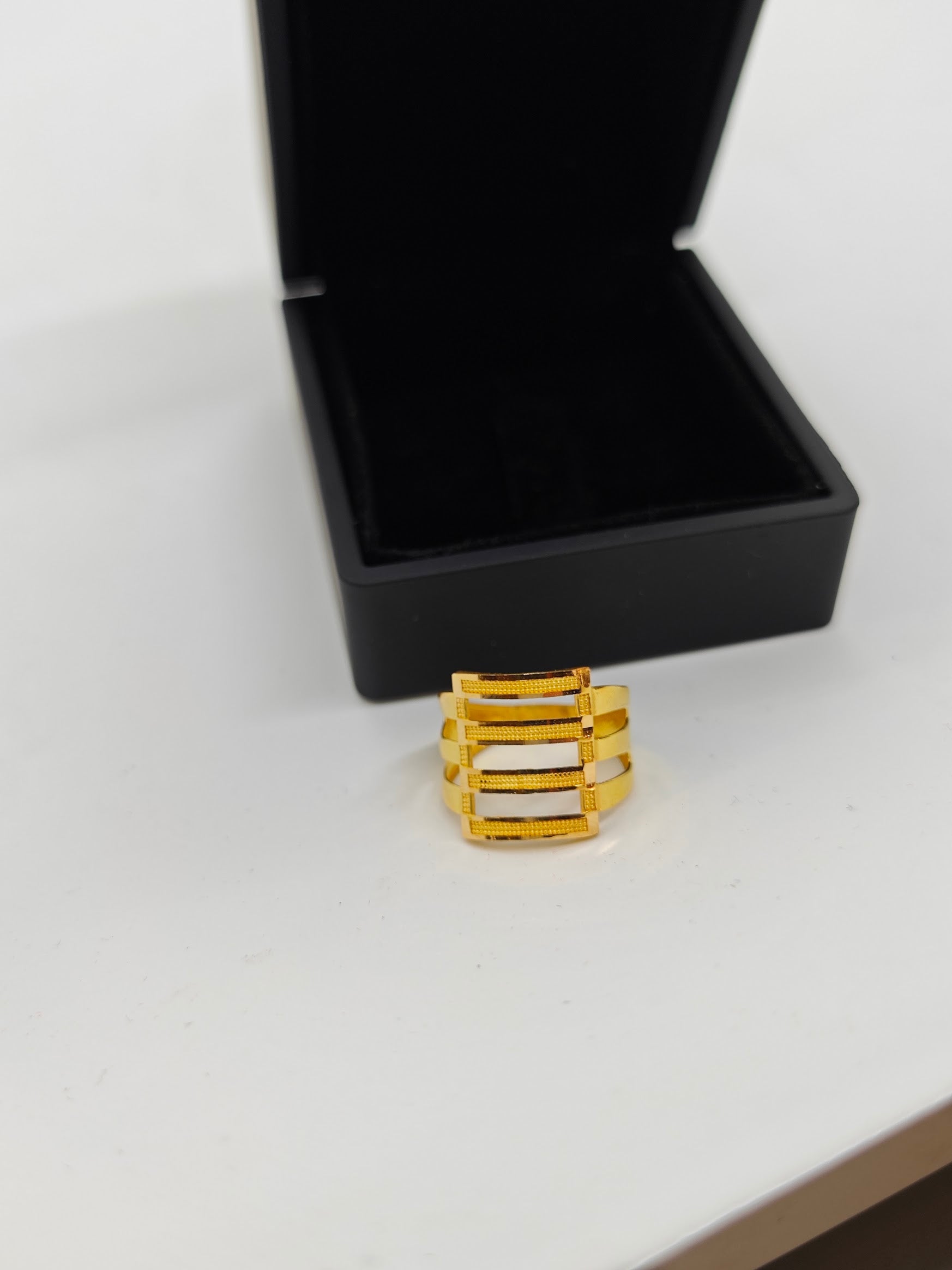 Kaburga Desenli Zarif Ve Şık Tasarımlı 22 Ayar Altın Yüzük