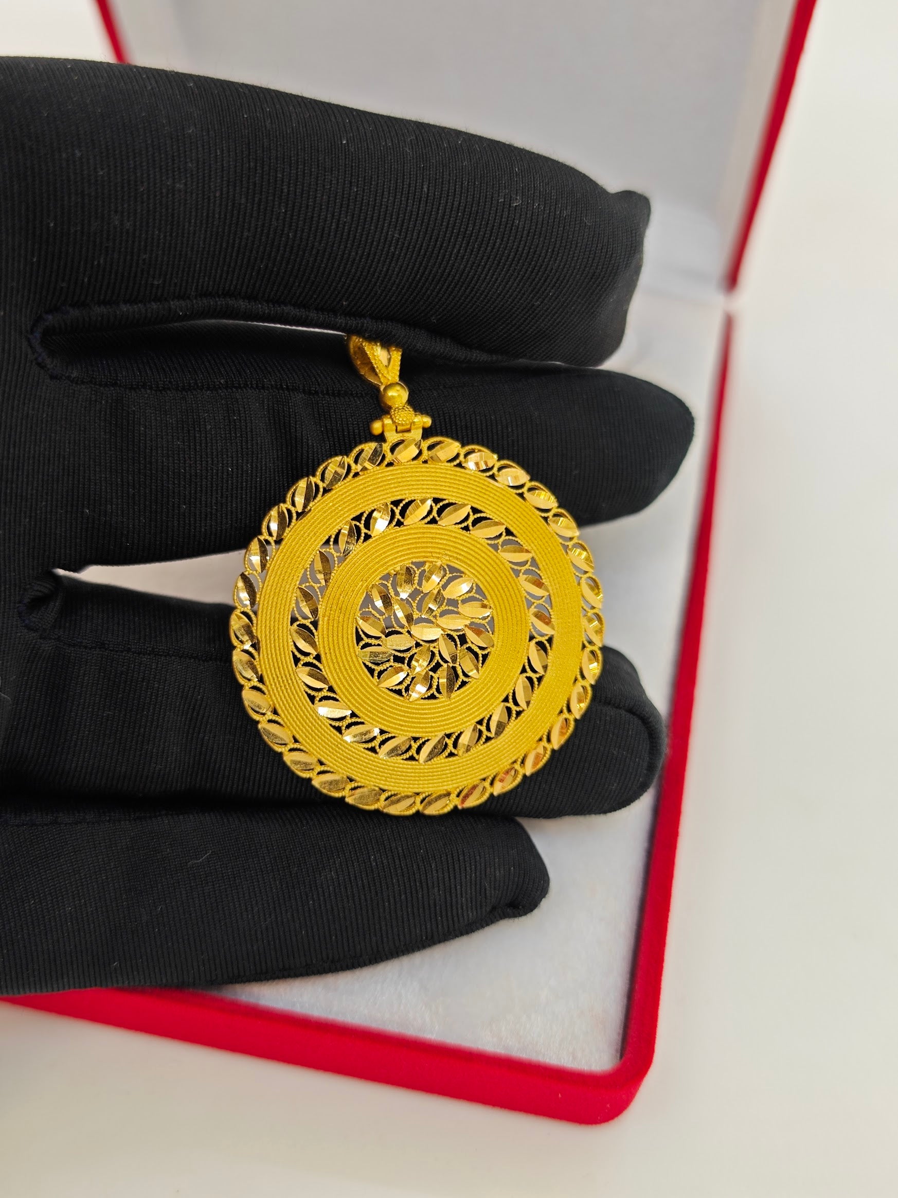 Başak Taneli Zarif Ve Şık Madalyon