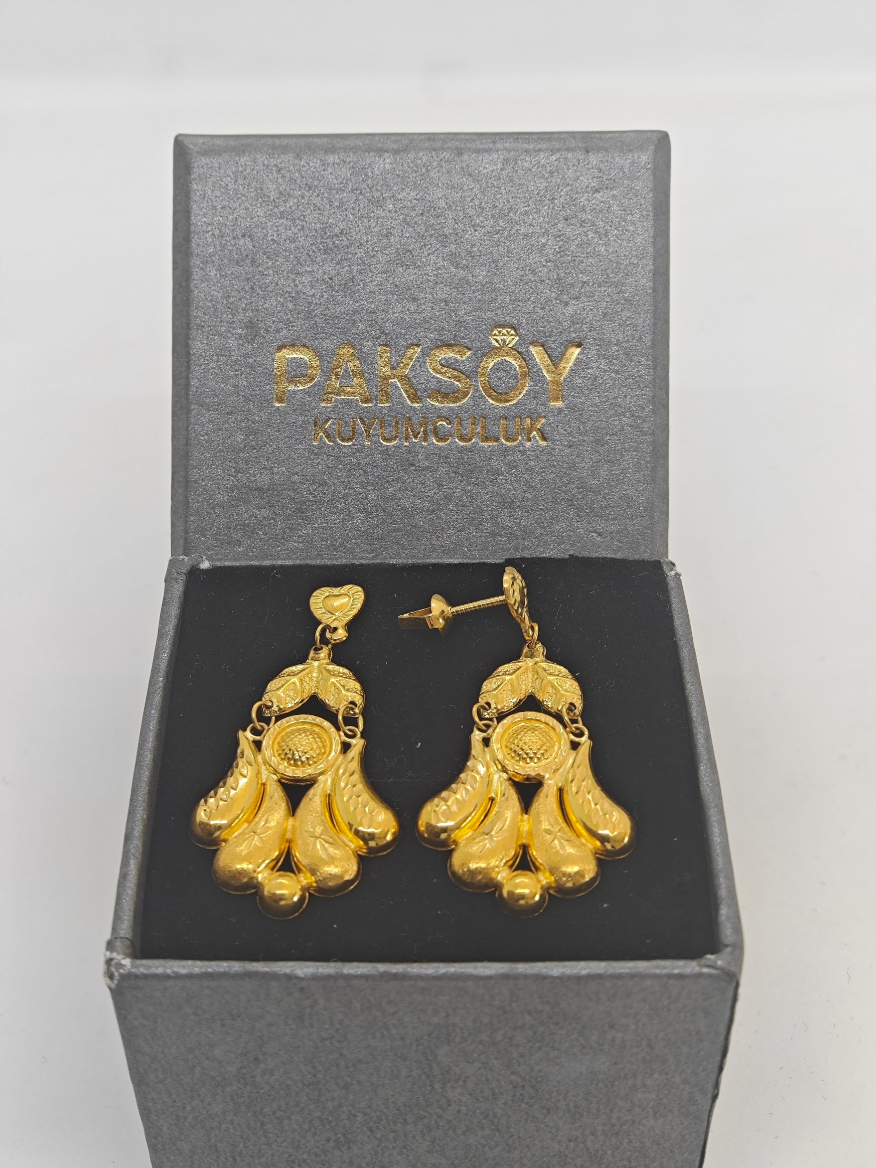 Zarif Ve Şık Altın Küpe