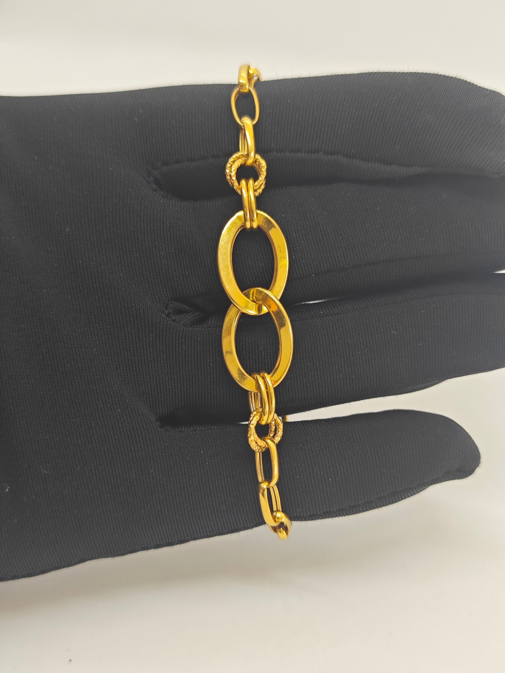 Zarif Ve Şık 22 Ayar Altın Bilezik