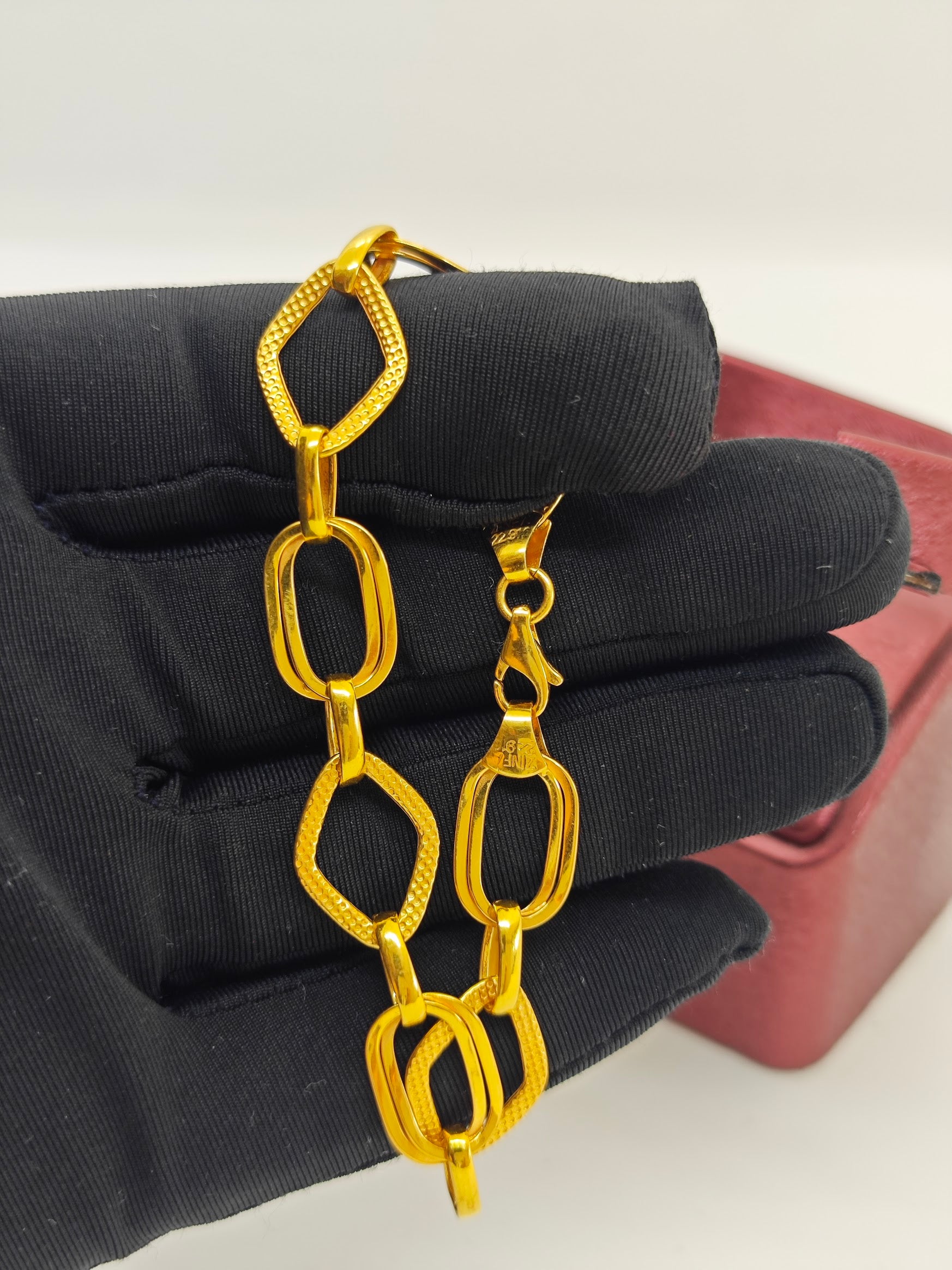 Zarif Detaylı Şık Ve Gösterişli 22 Ayar Altın Bileklik