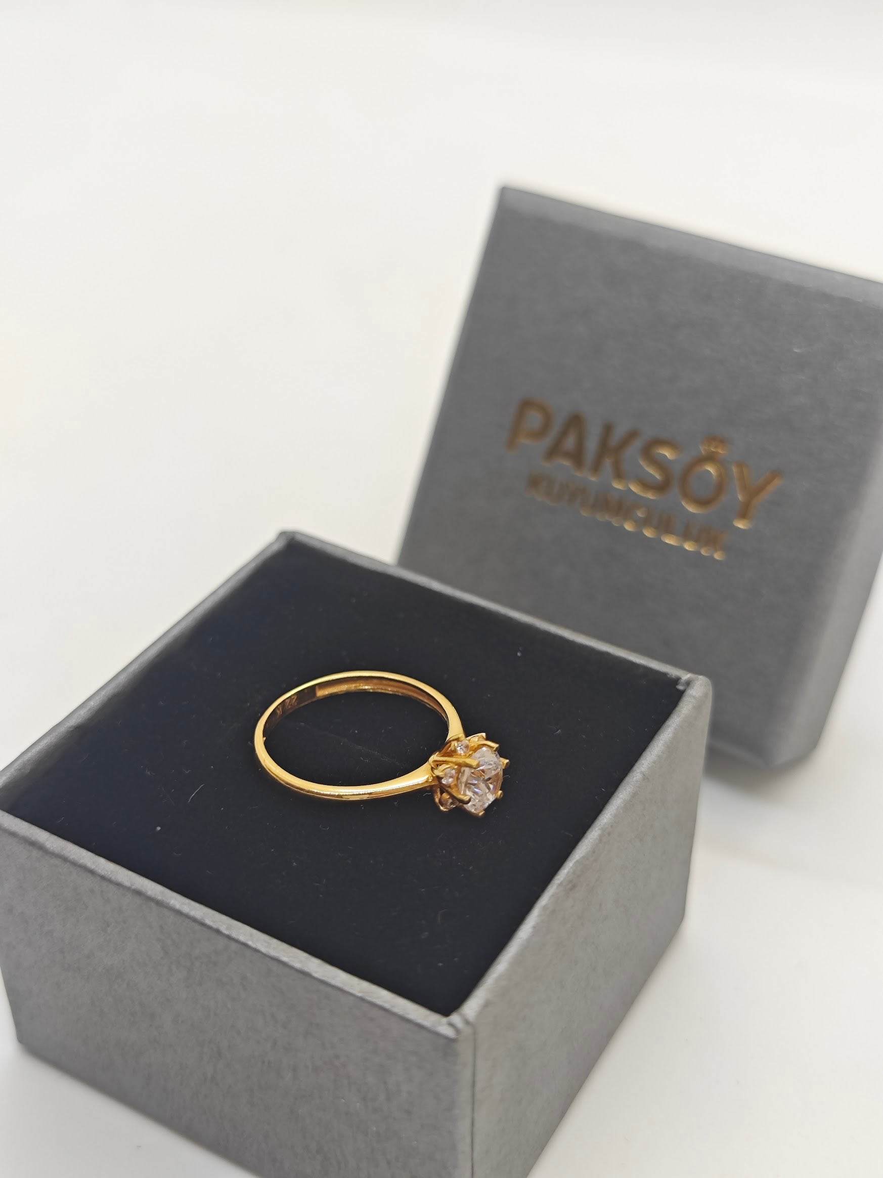 Tek Taş Çiçek Detaylı 22 Ayar Yüzük