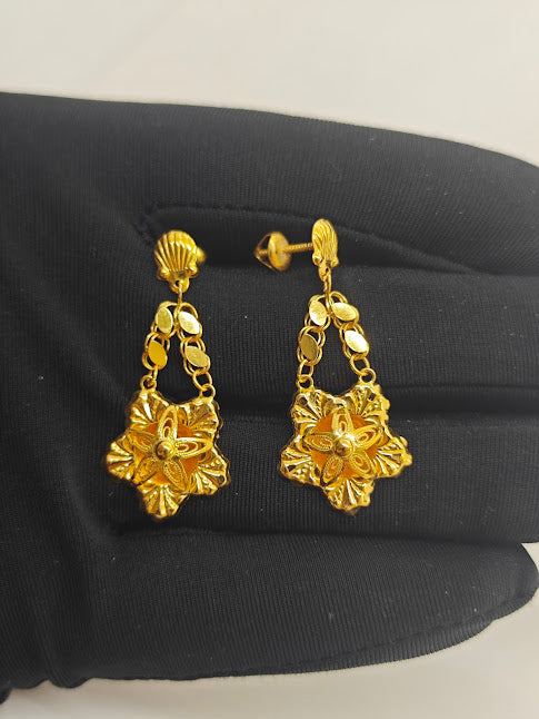 Yıldız Desenli 22 Ayar Altın Küpe K000348