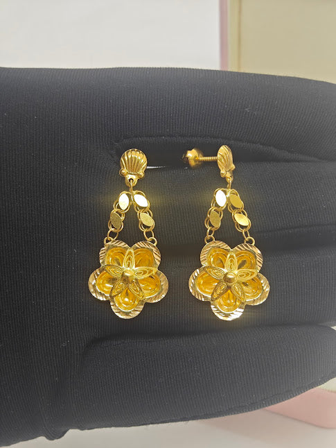 Yıldız Desenli 22 Ayar Altın Küpe K000345