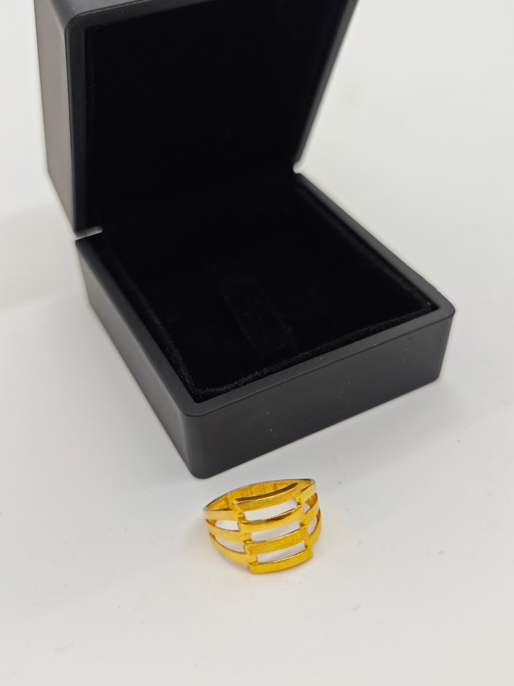 4 Sıra Yaldızlı 22 Ayar Altın Yüzük