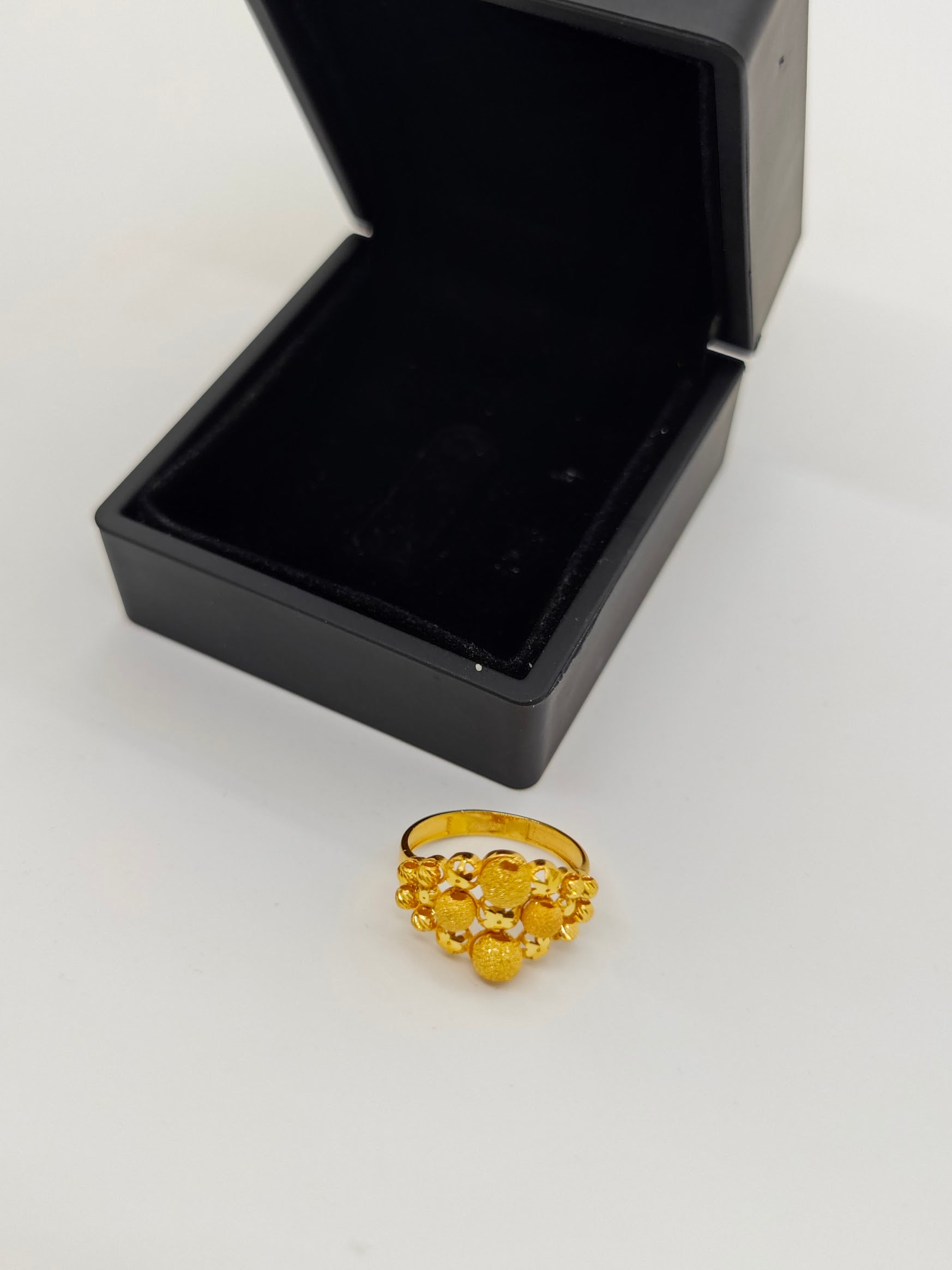 Dorika Süslemeli Yaldızlı 22 Ayar Altın Yüzük