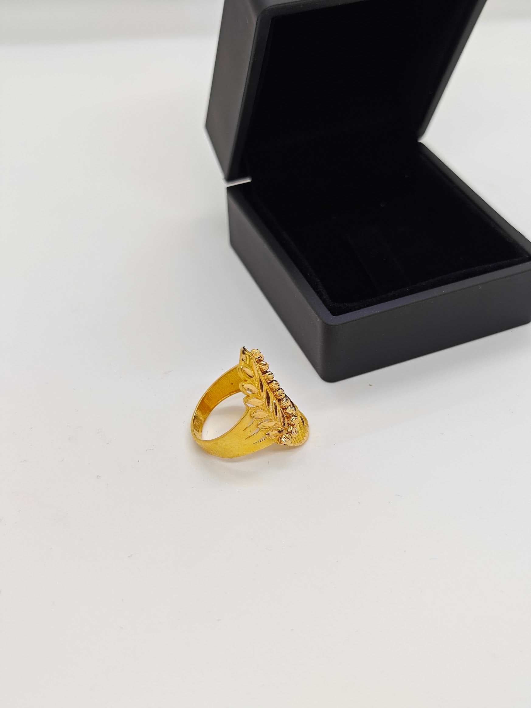 Dorikalı Yapraklı 22 Ayar Altın Yüzük