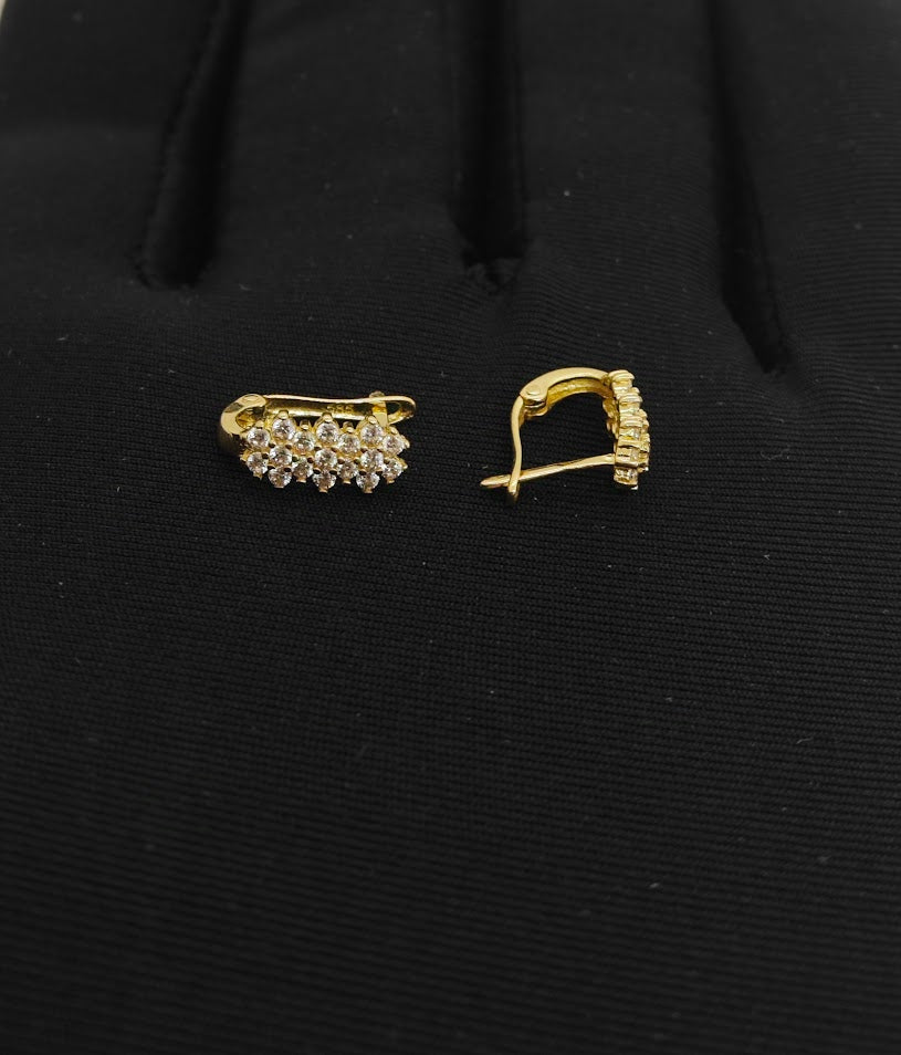 Beyaz Taşlı Zarif Çocuk Küpesi