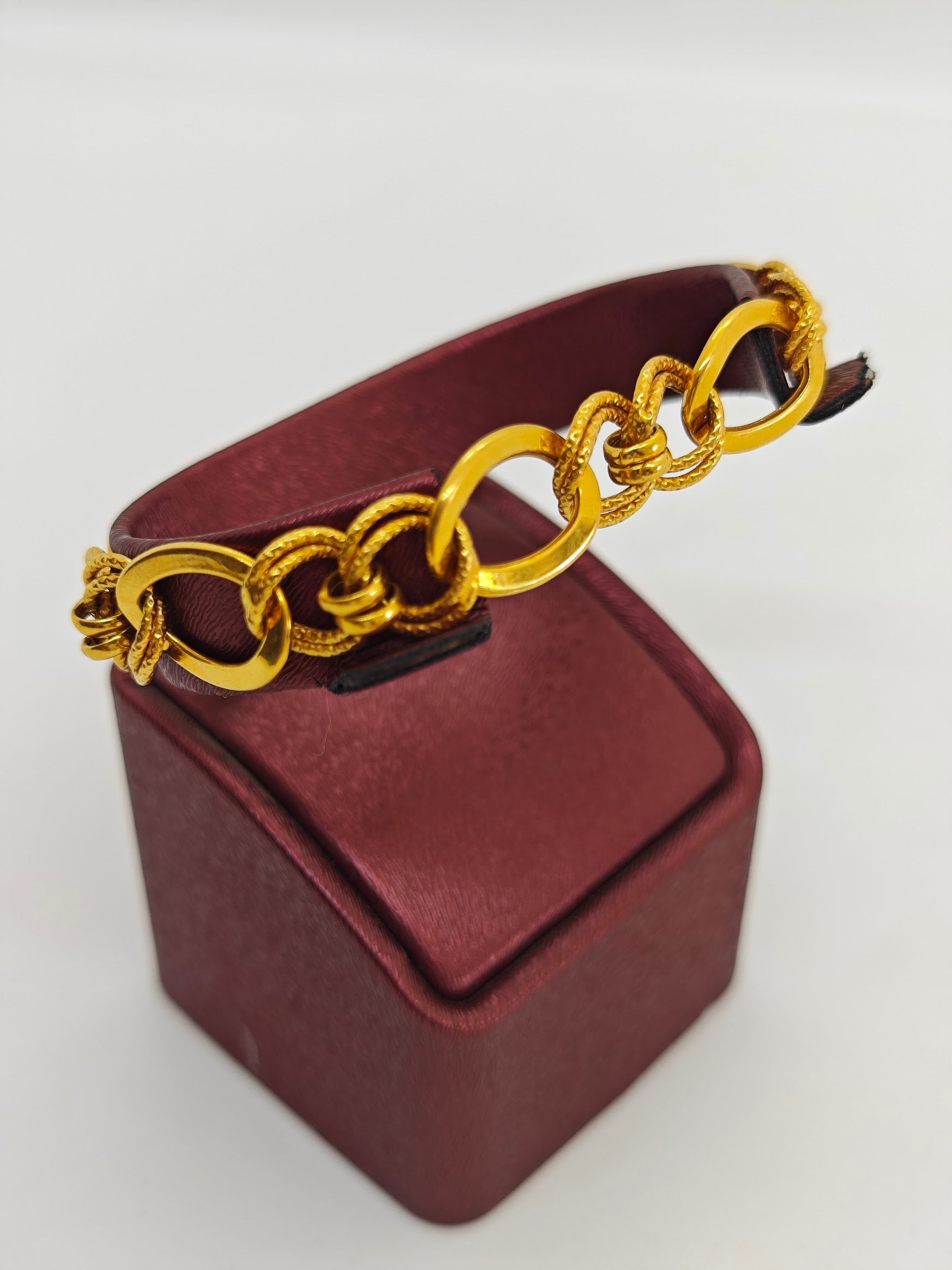 Yaldızlı İŞlemeli Zarif Ve Şık Detaylı 22 Ayar Samanyolu Bileklik