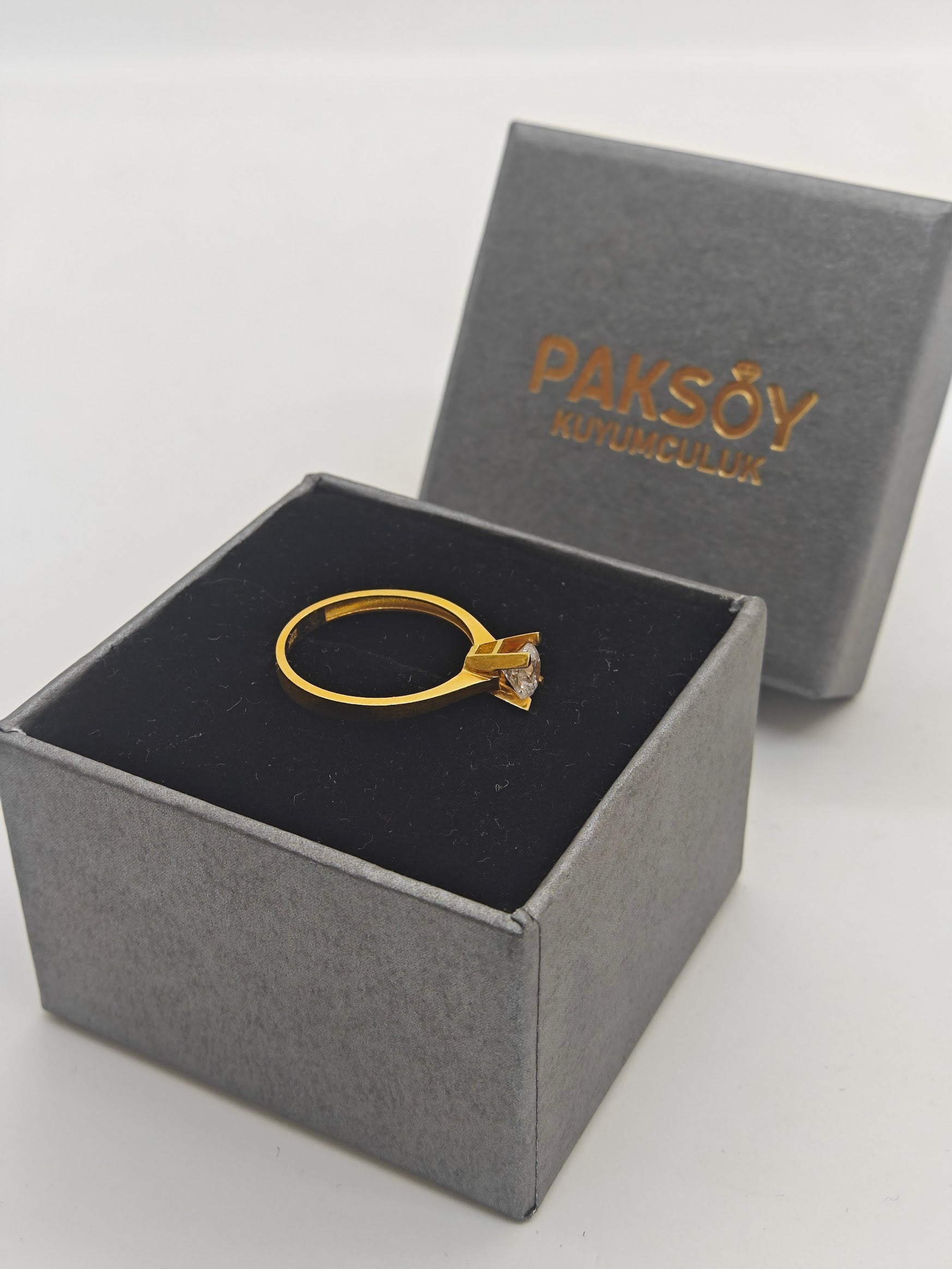 Zarif Ve Şık Tek Taş Altın Yüzük 22 Ayar