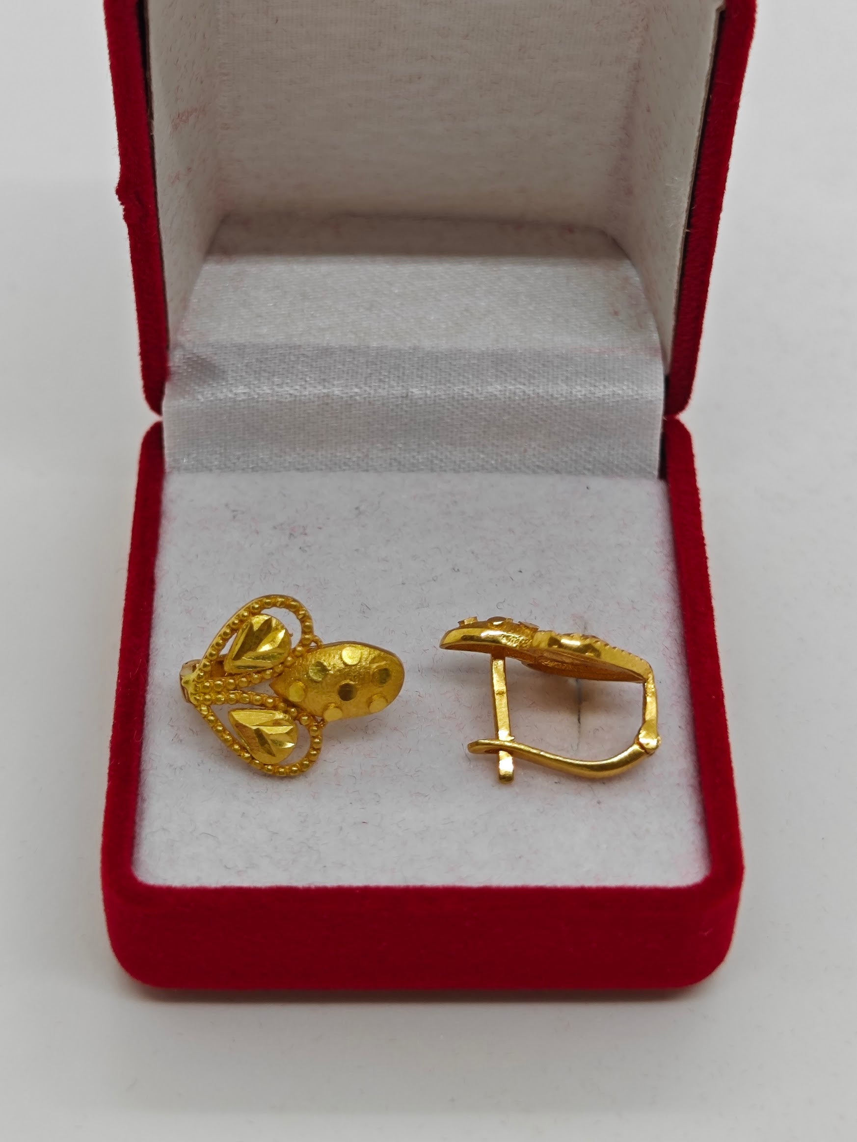 Uğur Böceği Desenli 22 Ayar J Küpe