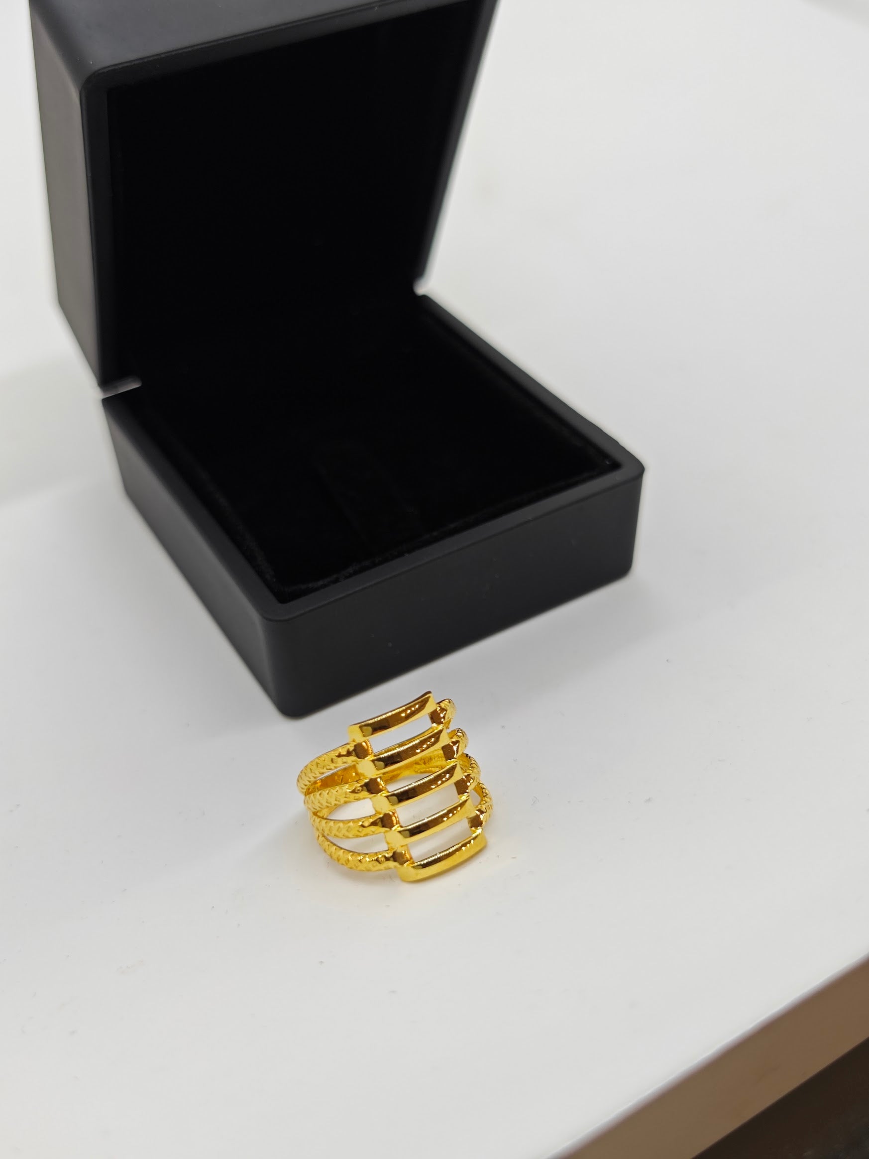 Kaburga Şeklinde 22 Ayar Altın Yüzük