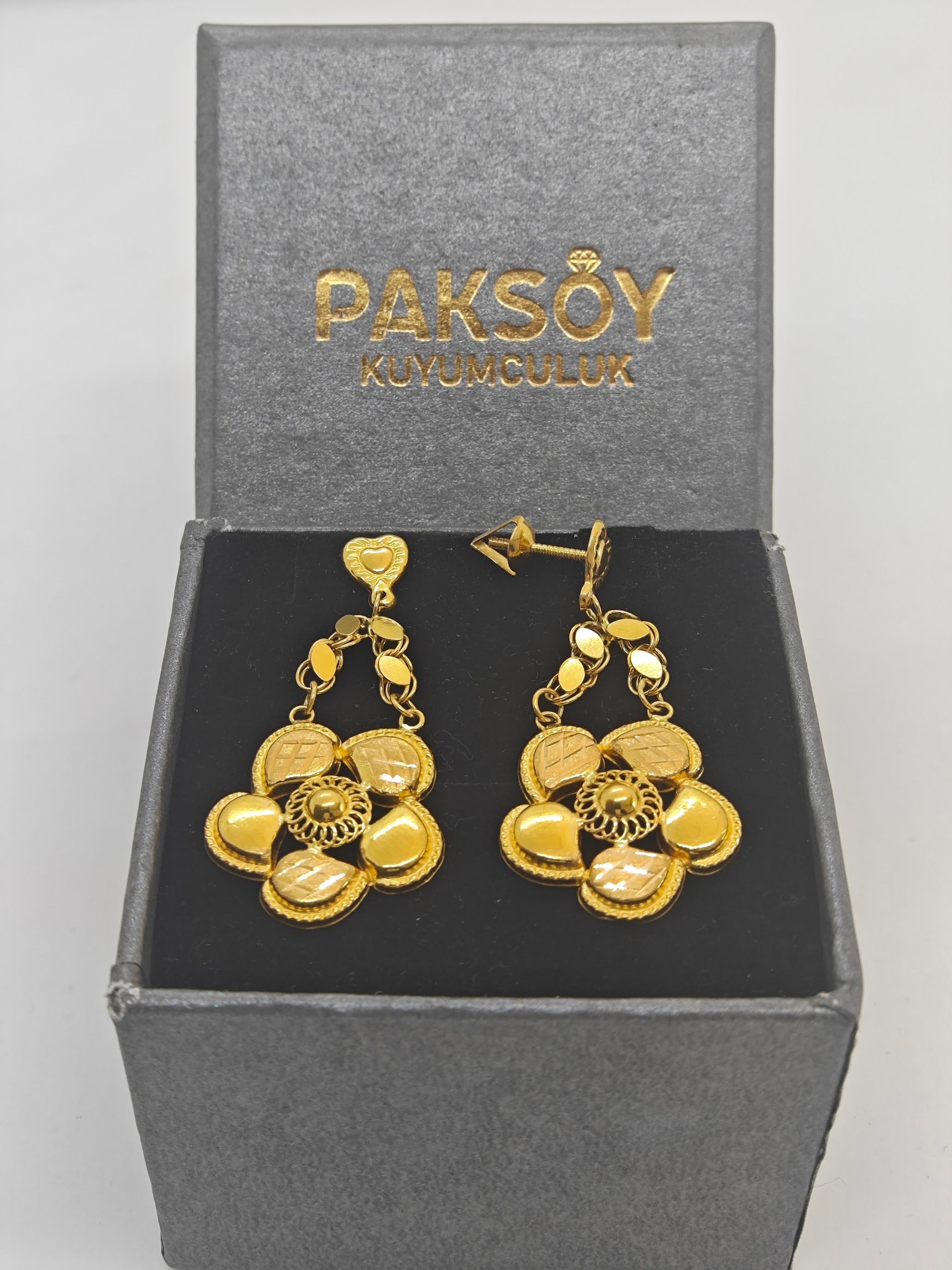 Çiçek Desenli Küpe