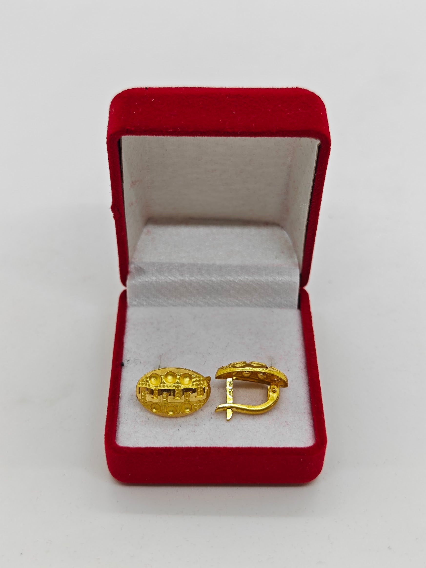 Press Oval Altın Küpe